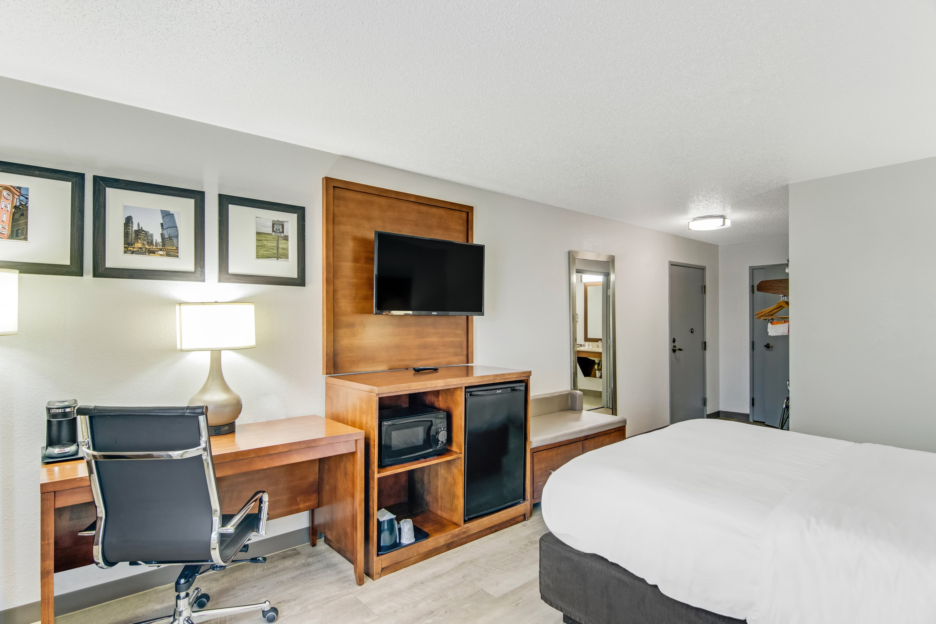 Comfort Suites near I-80 and I-94 - Image 4