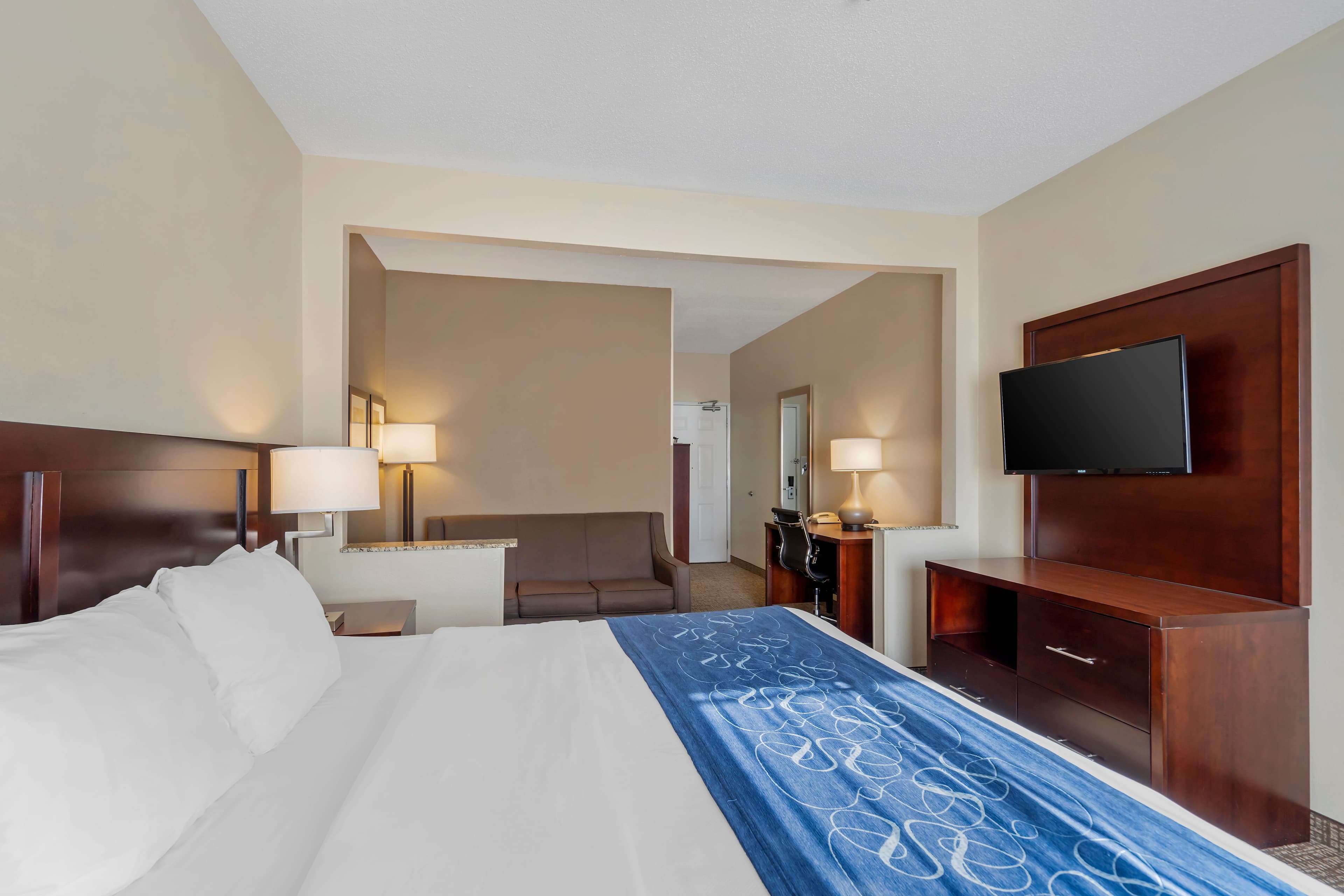 Comfort Suites Normal University area — 11