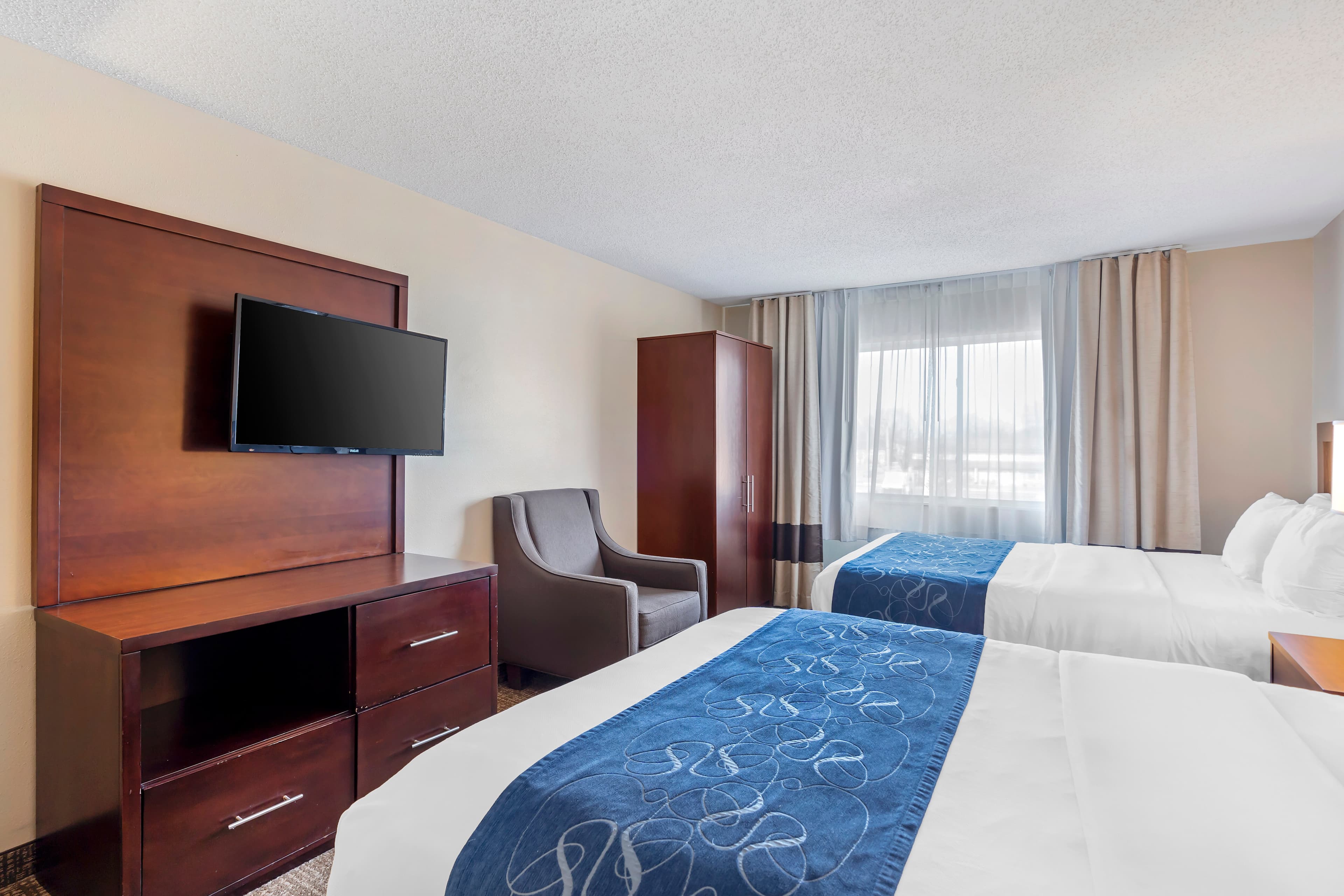 Comfort Suites Normal University area - Image 3