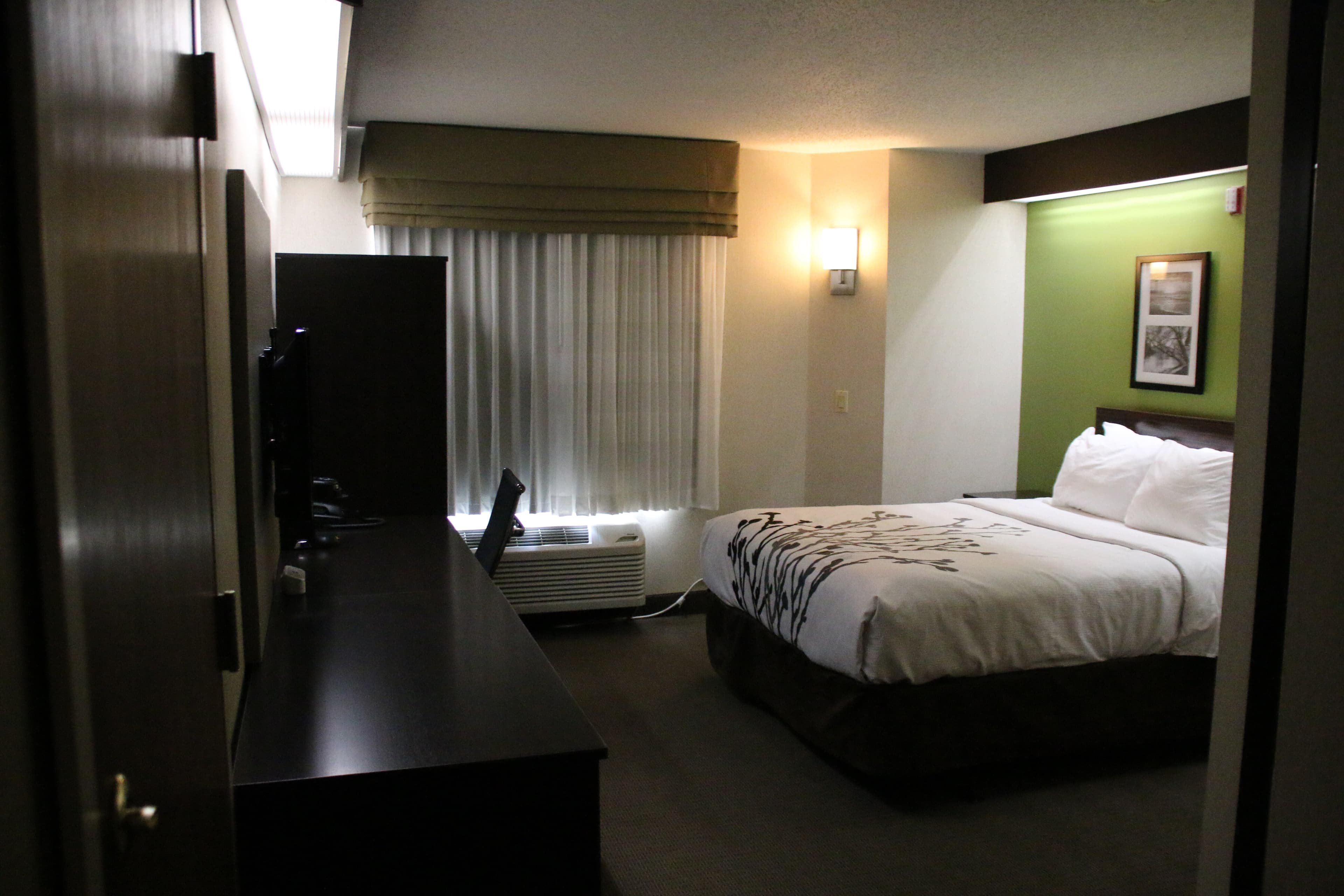 Sleep Inn near Great Lakes Naval Base - Image 4