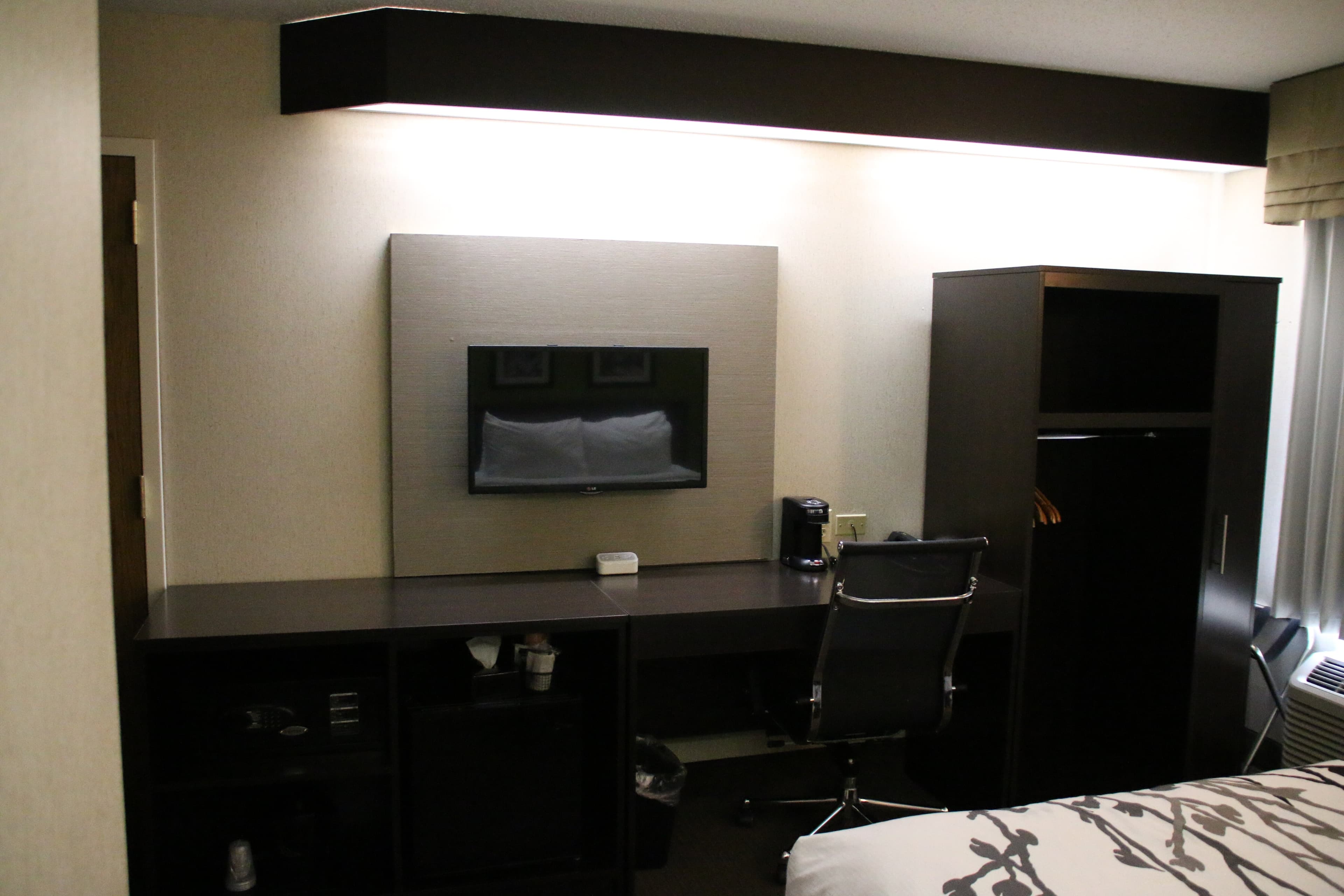 Sleep Inn near Great Lakes Naval Base - Image 5