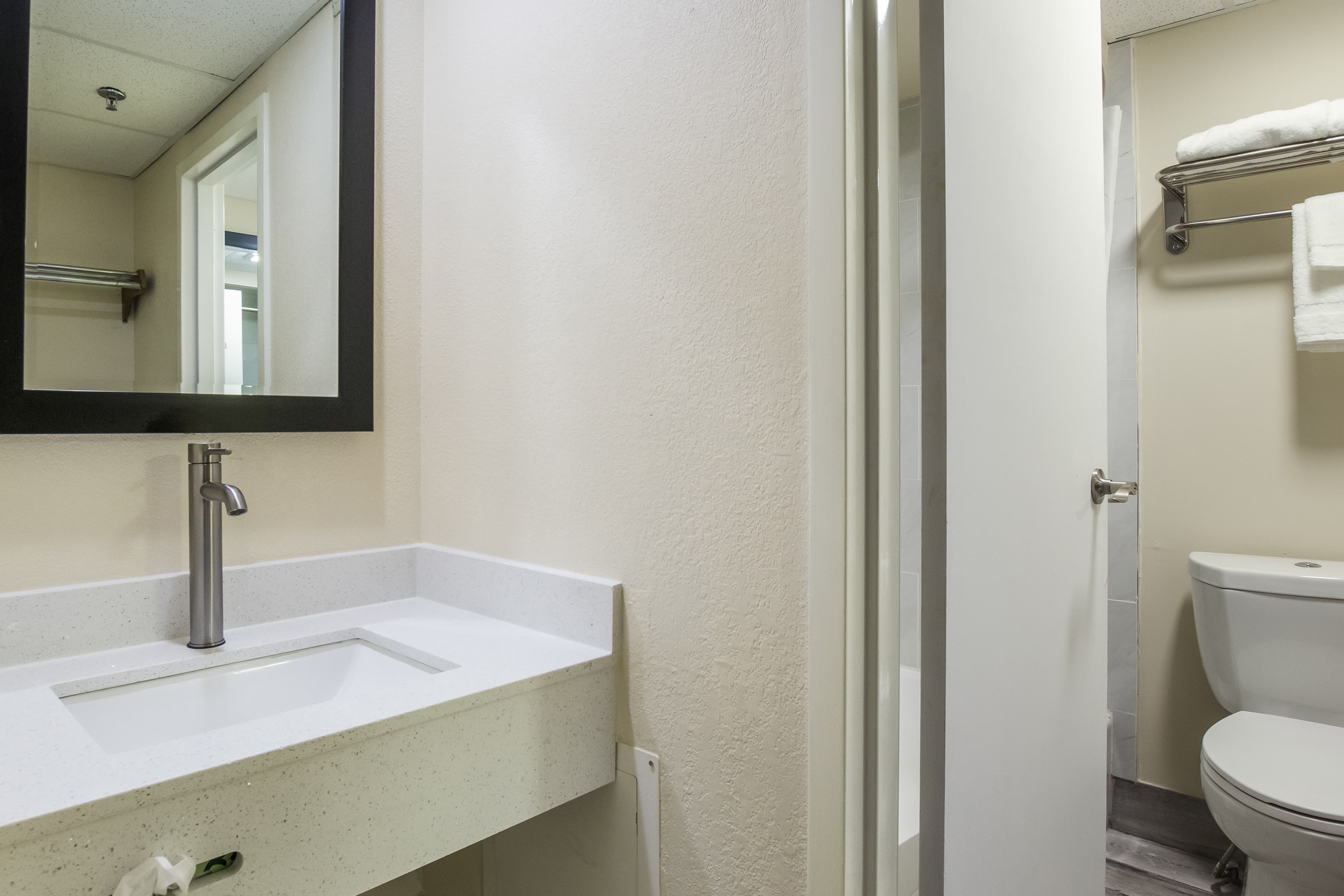 Quality Inn Grayville — 9