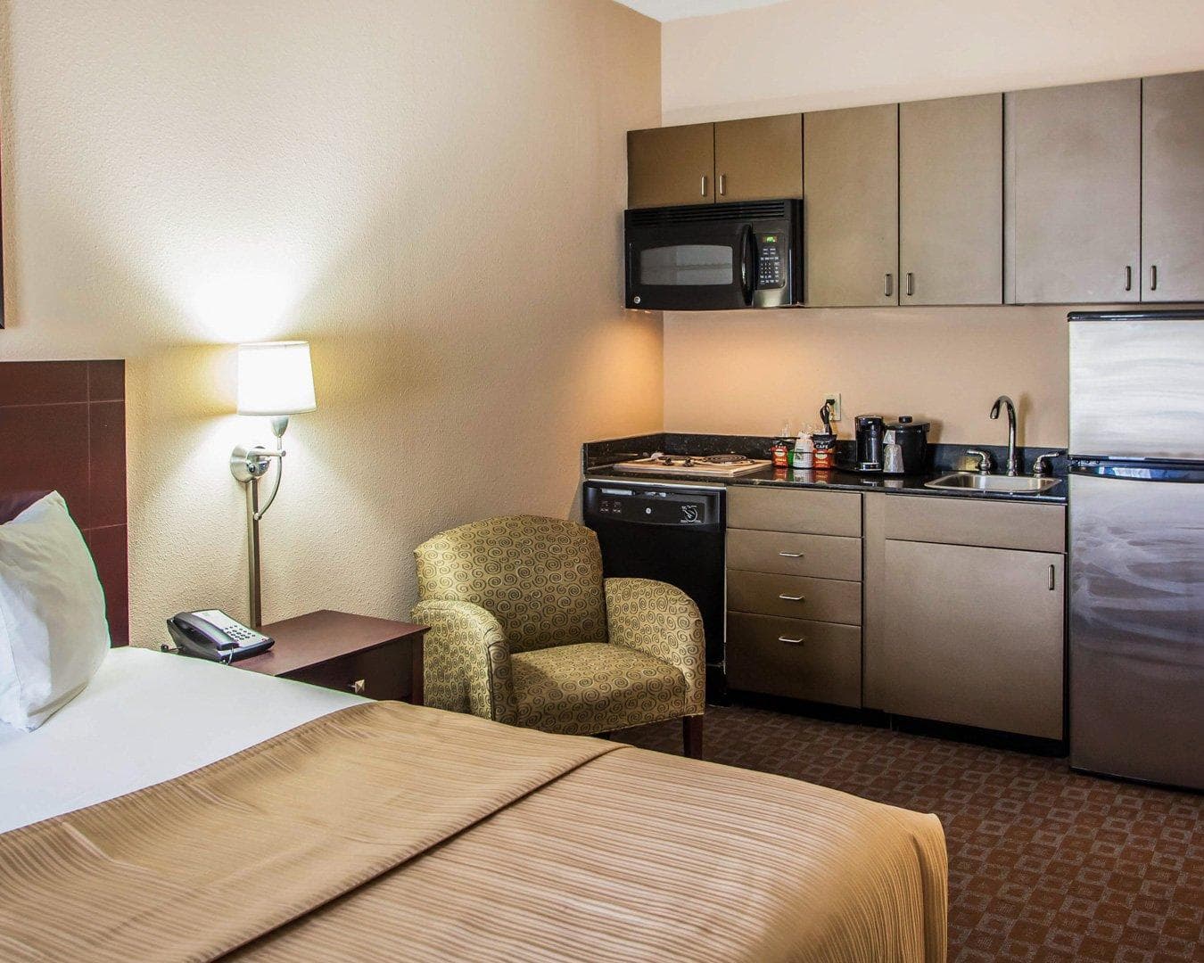 Quality Inn & Suites Peoria North - Image 4