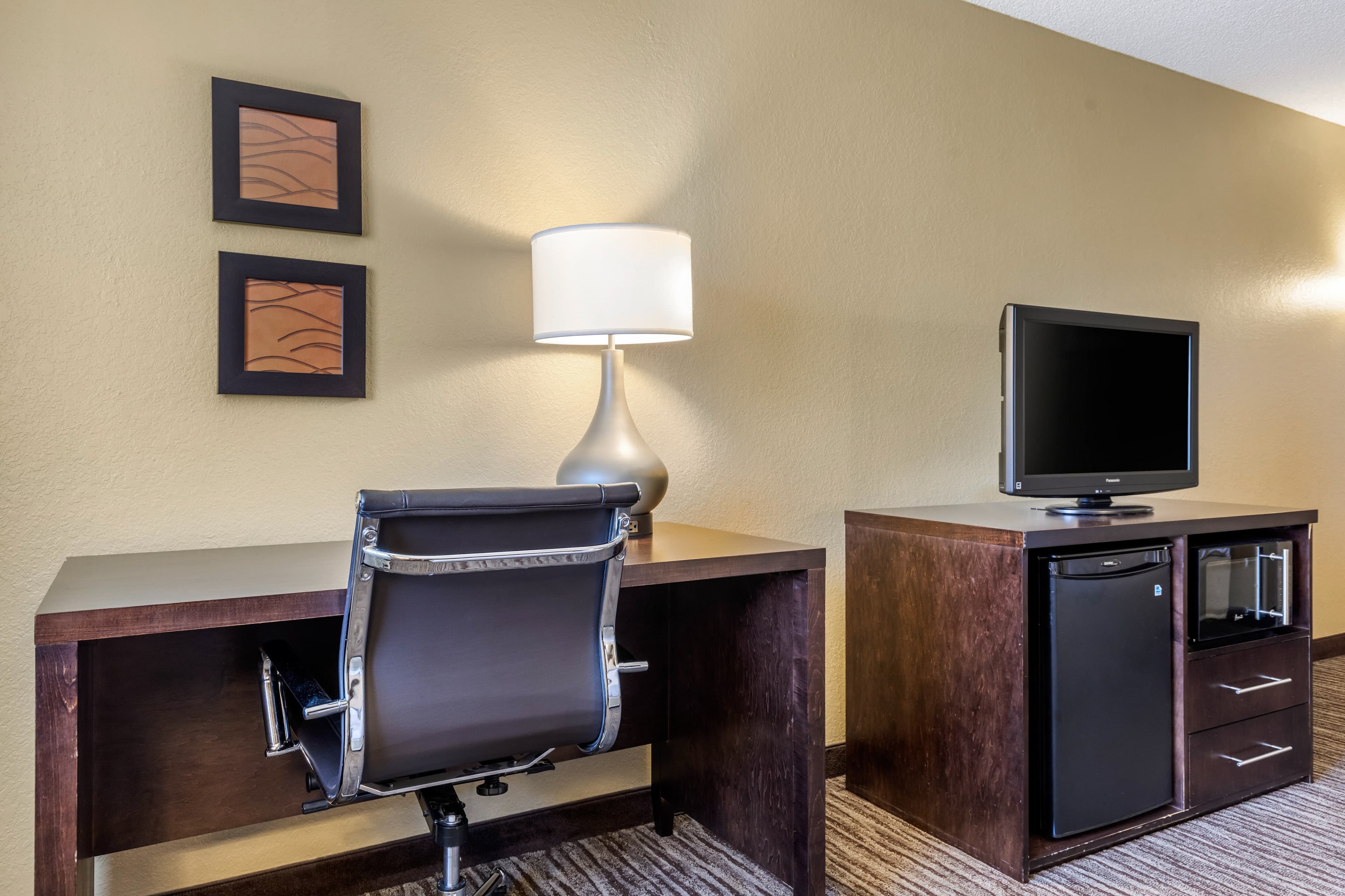 Suburban Studios Arlington Heights - Elk Grove — 22