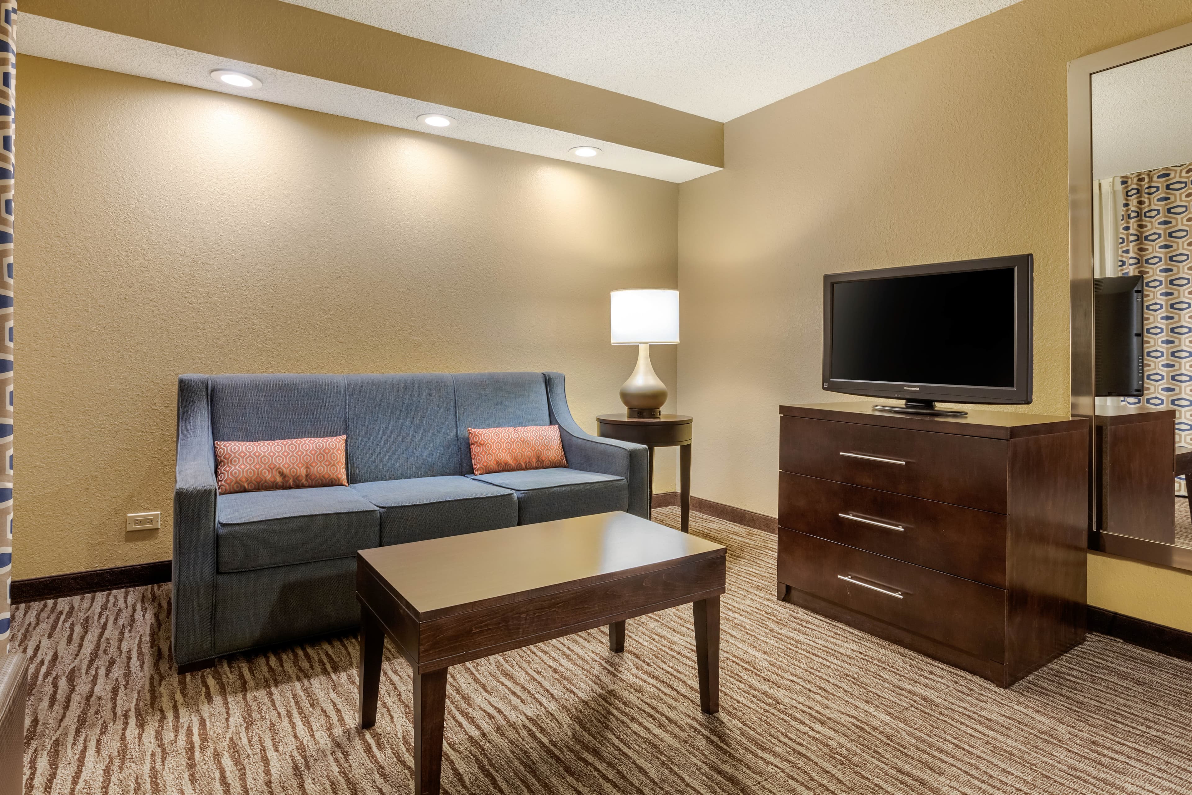 Suburban Studios Arlington Heights - Elk Grove — 28