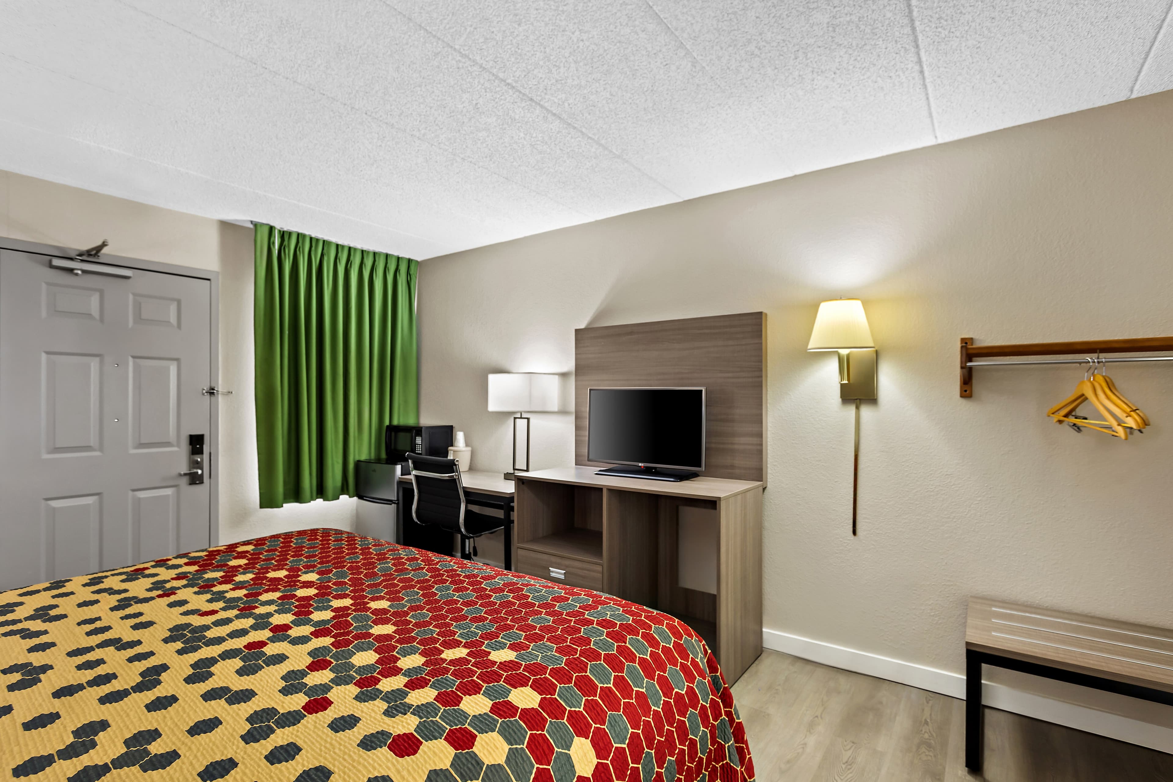 Econo Lodge Willowbrook - Image 3