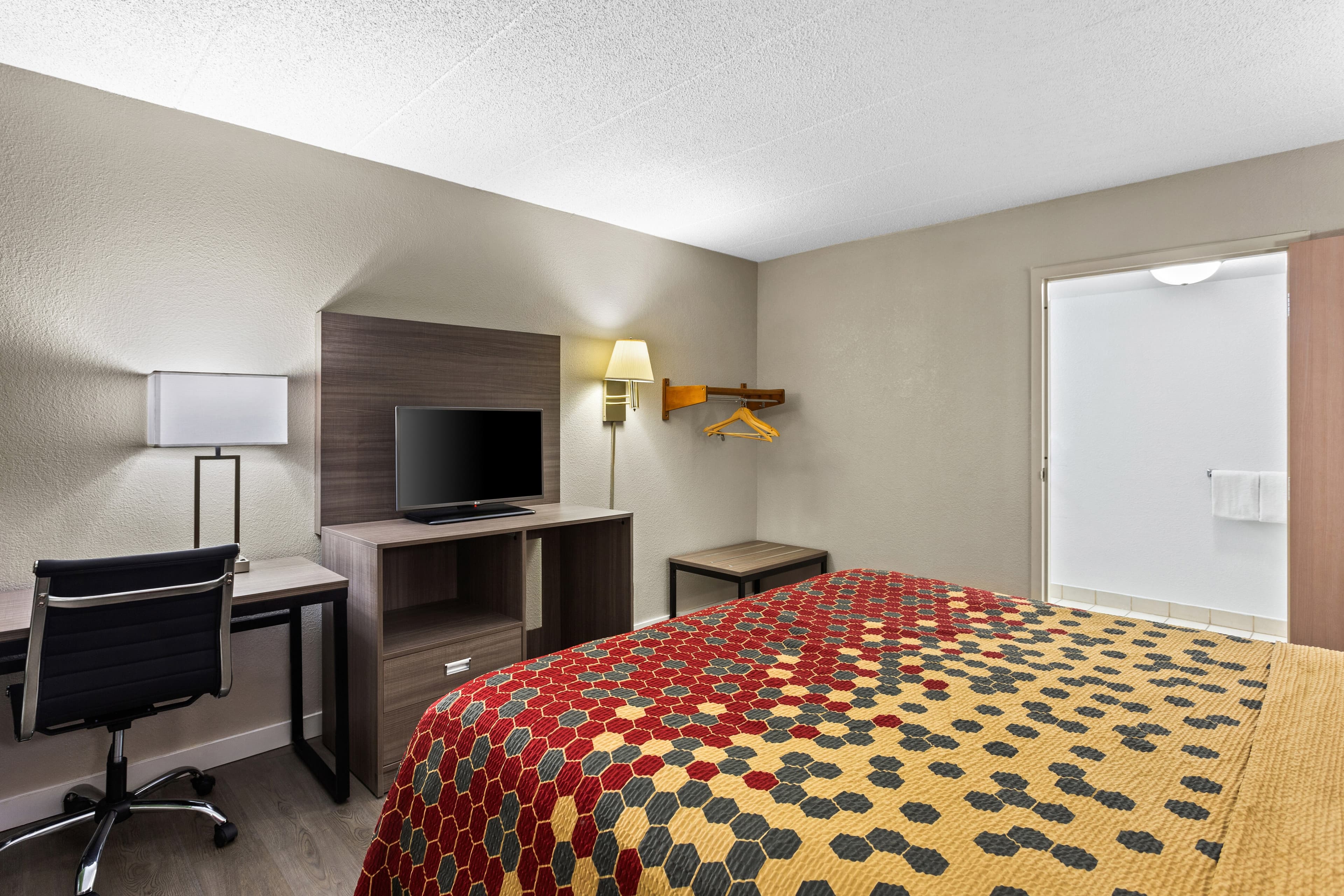 Econo Lodge Willowbrook - Image 5