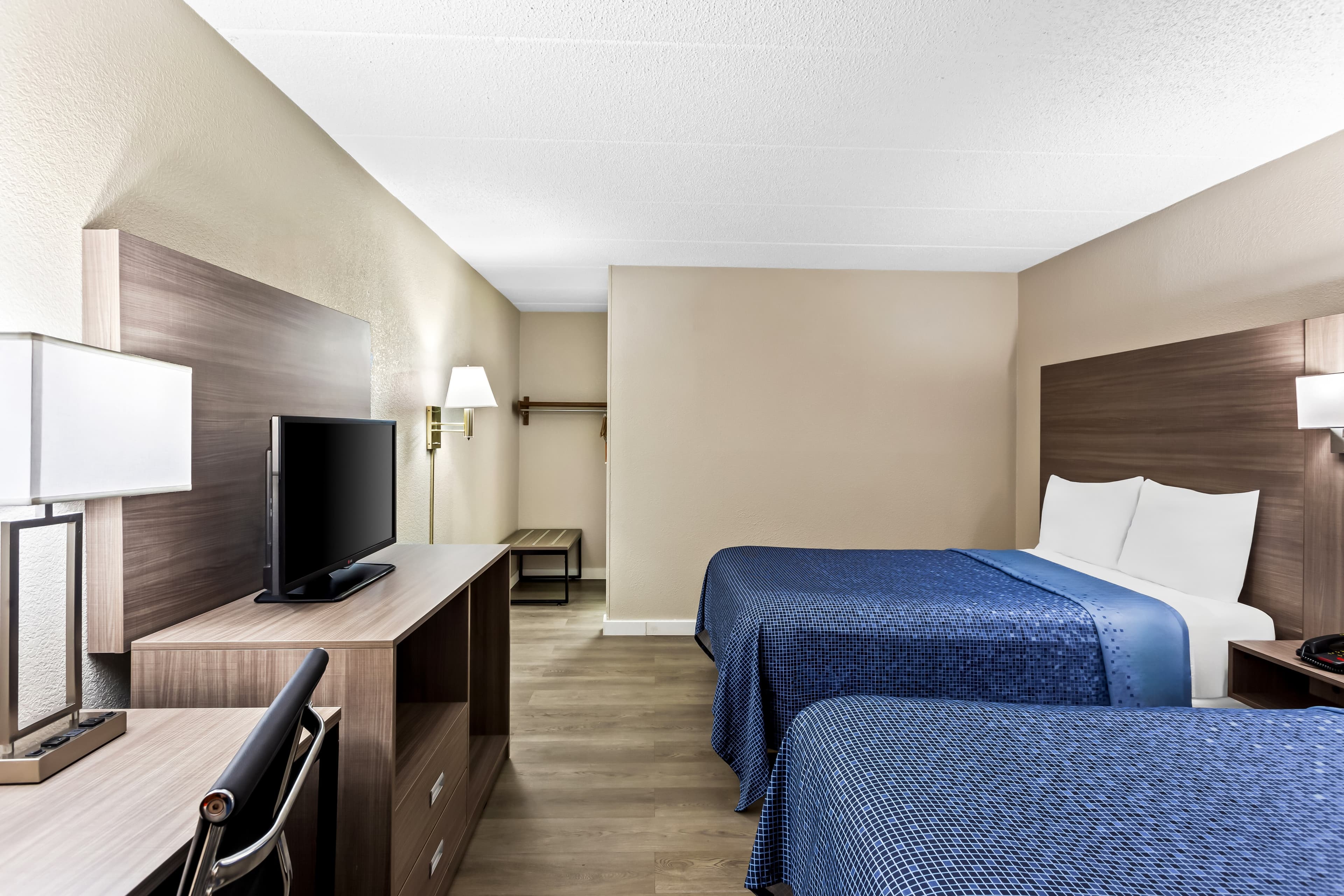 Econo Lodge Willowbrook — 9