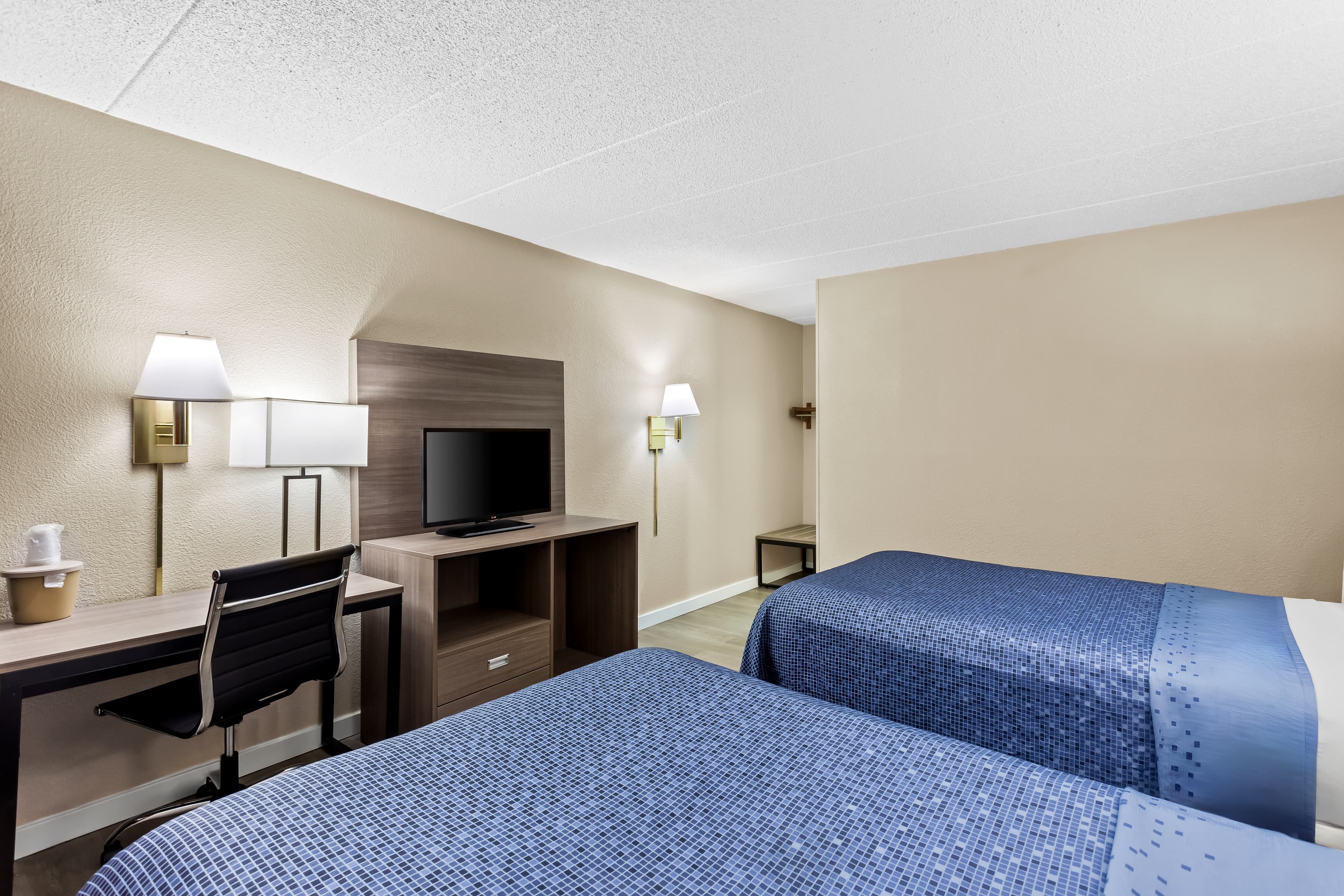 Econo Lodge Willowbrook — 10