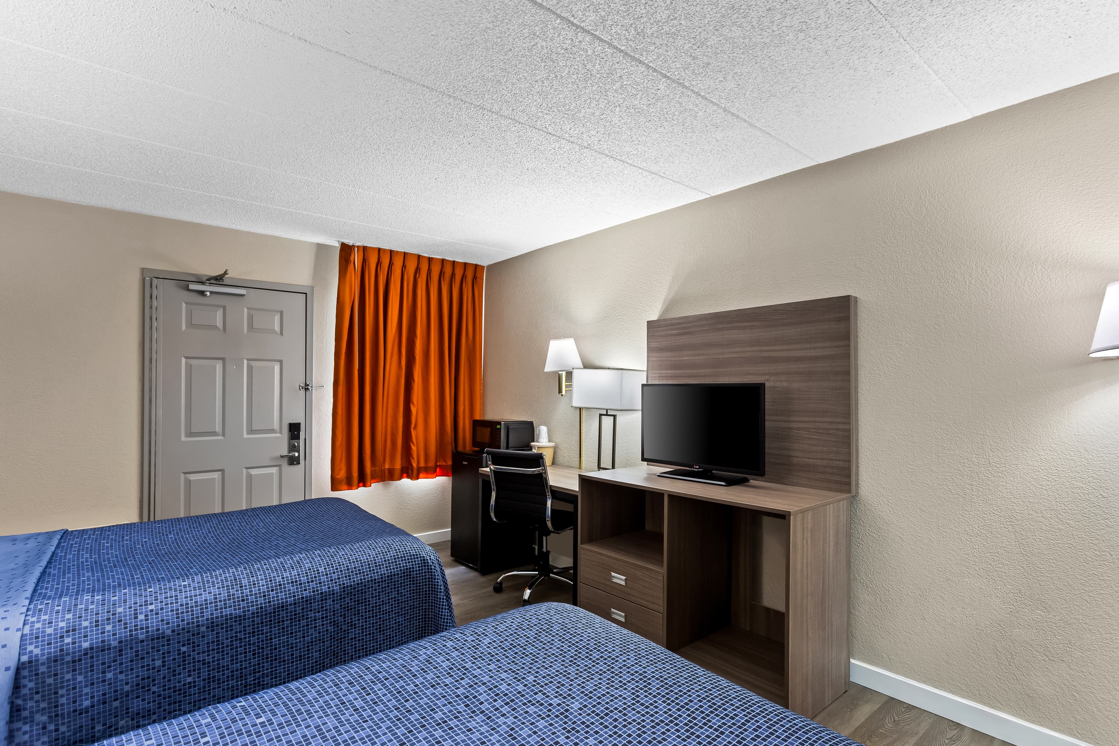 Econo Lodge Willowbrook — 12
