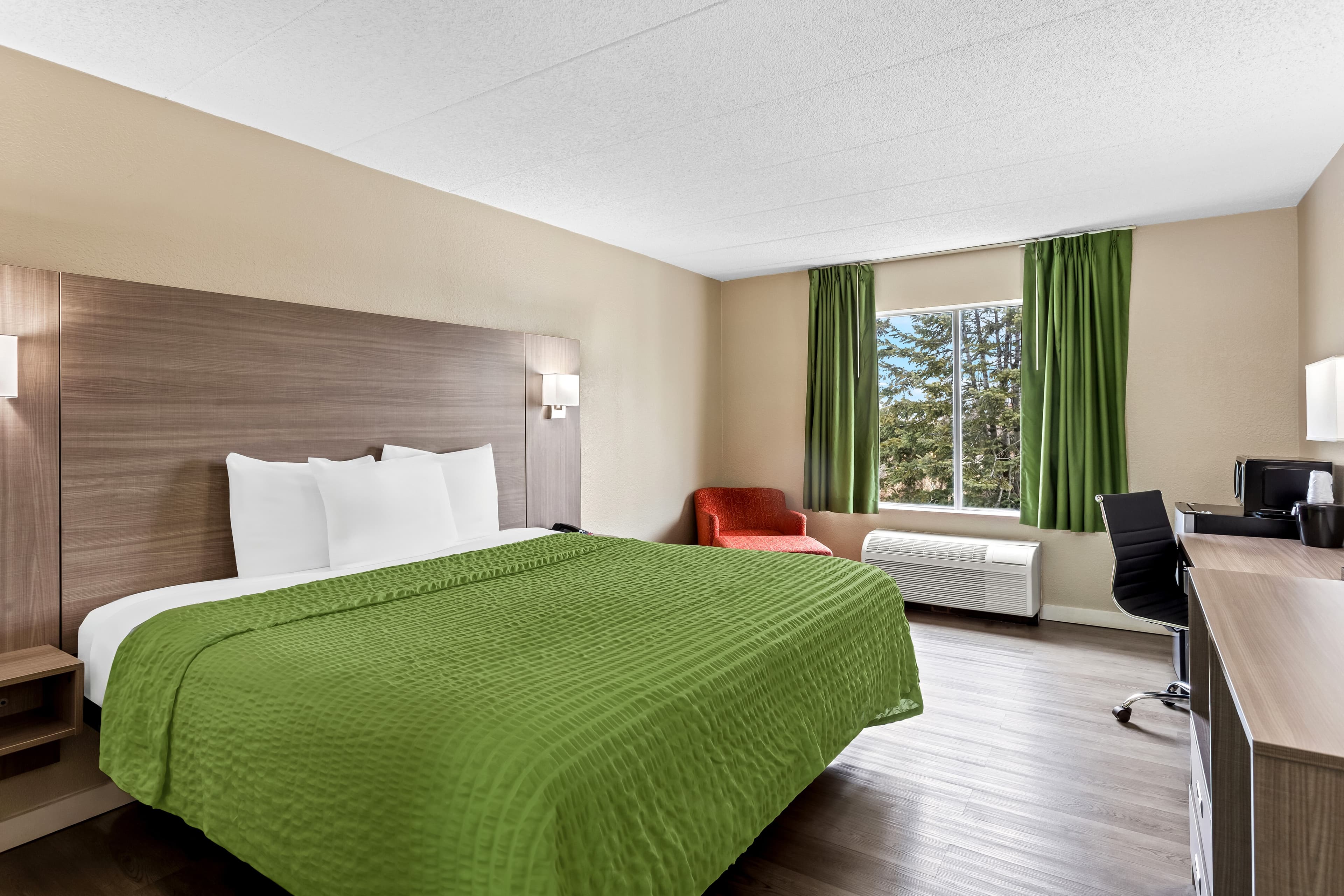 Econo Lodge Willowbrook — 14