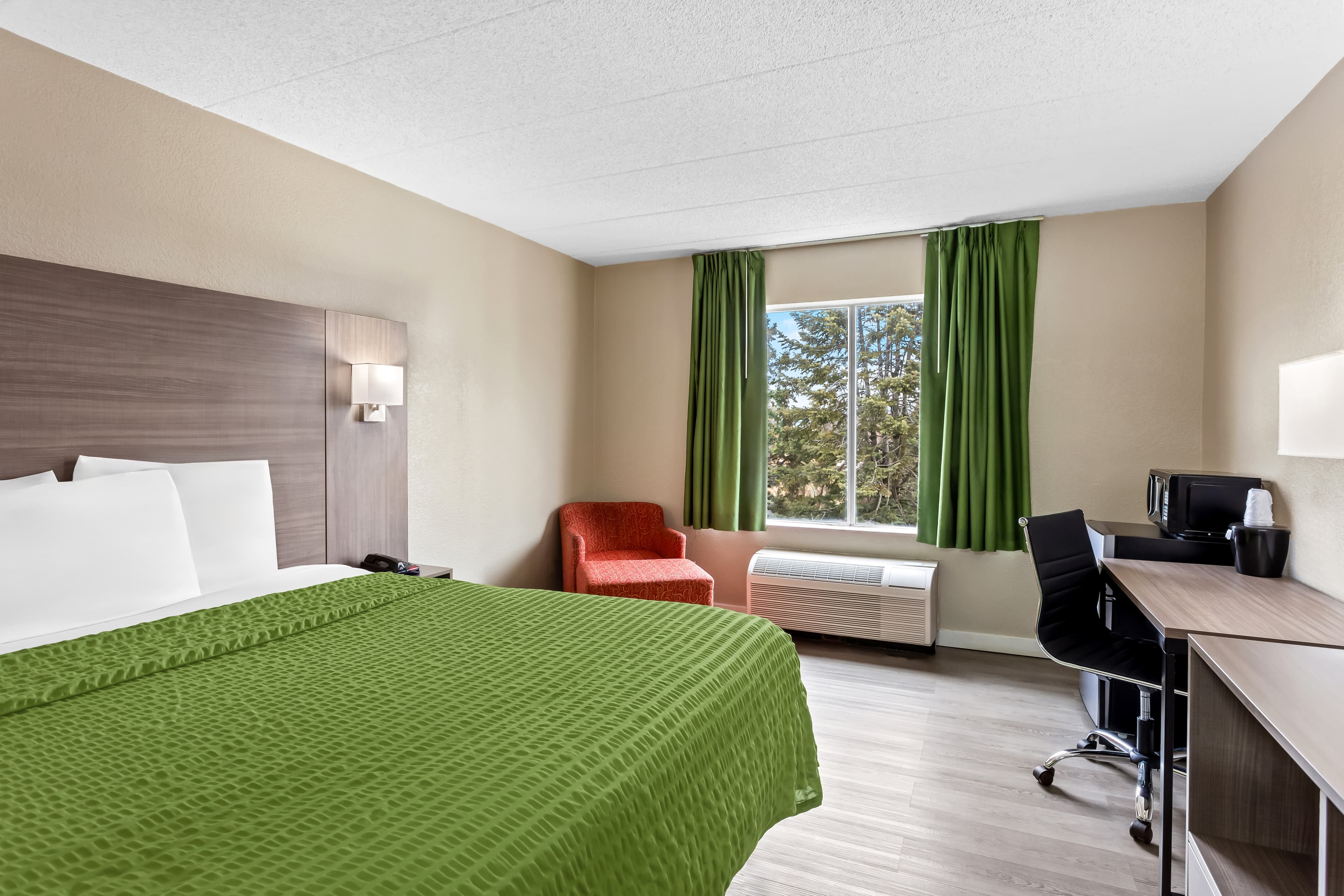 Econo Lodge Willowbrook — 15