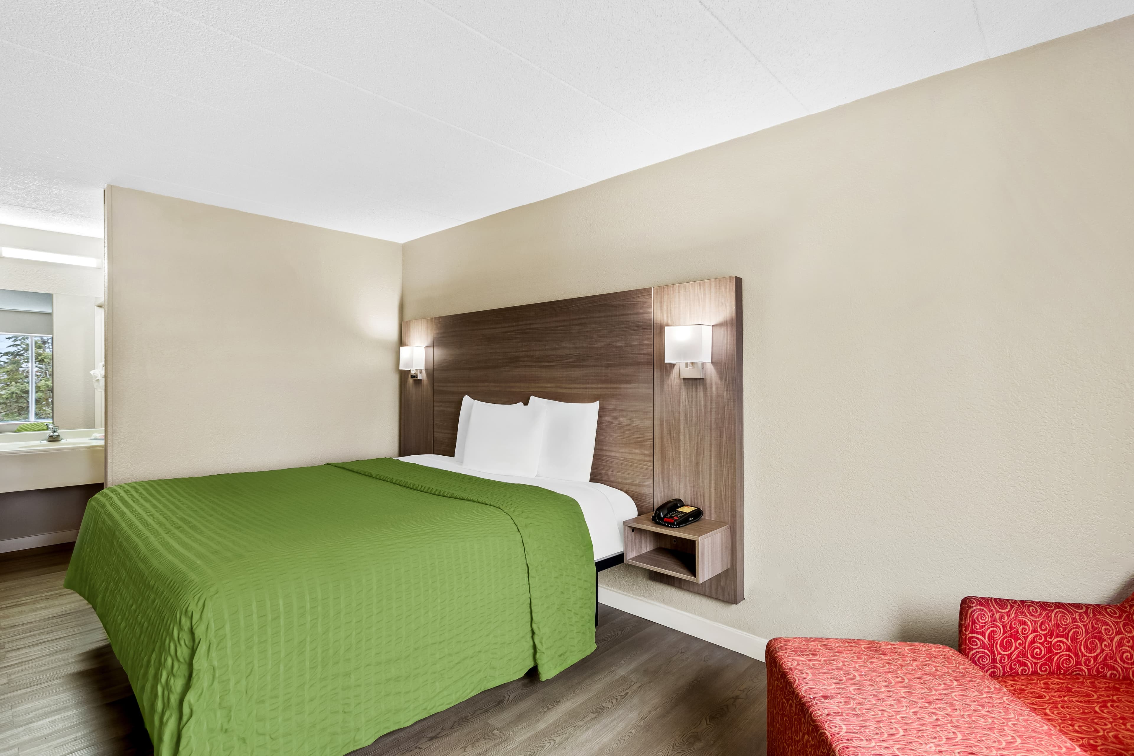 Econo Lodge Willowbrook — 16