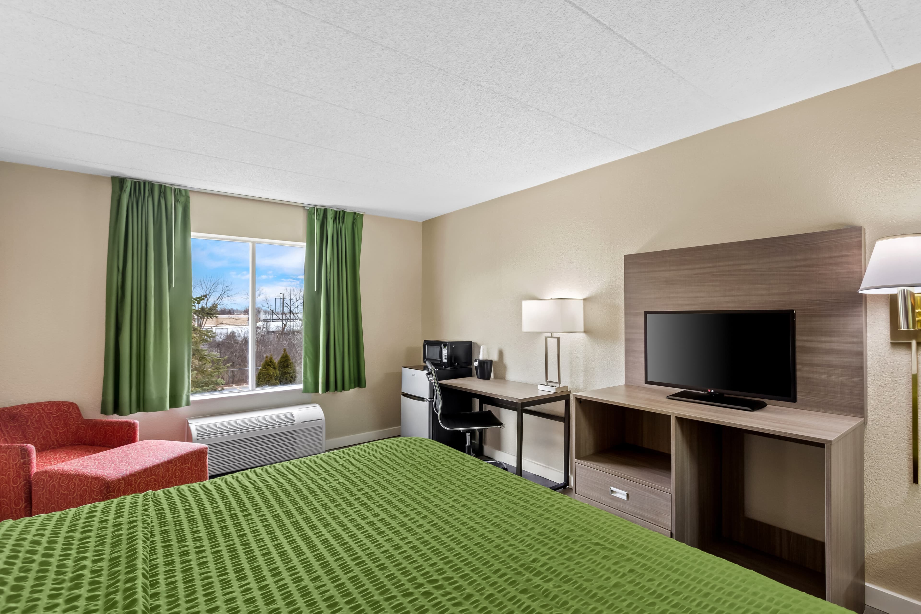 Econo Lodge Willowbrook — 17