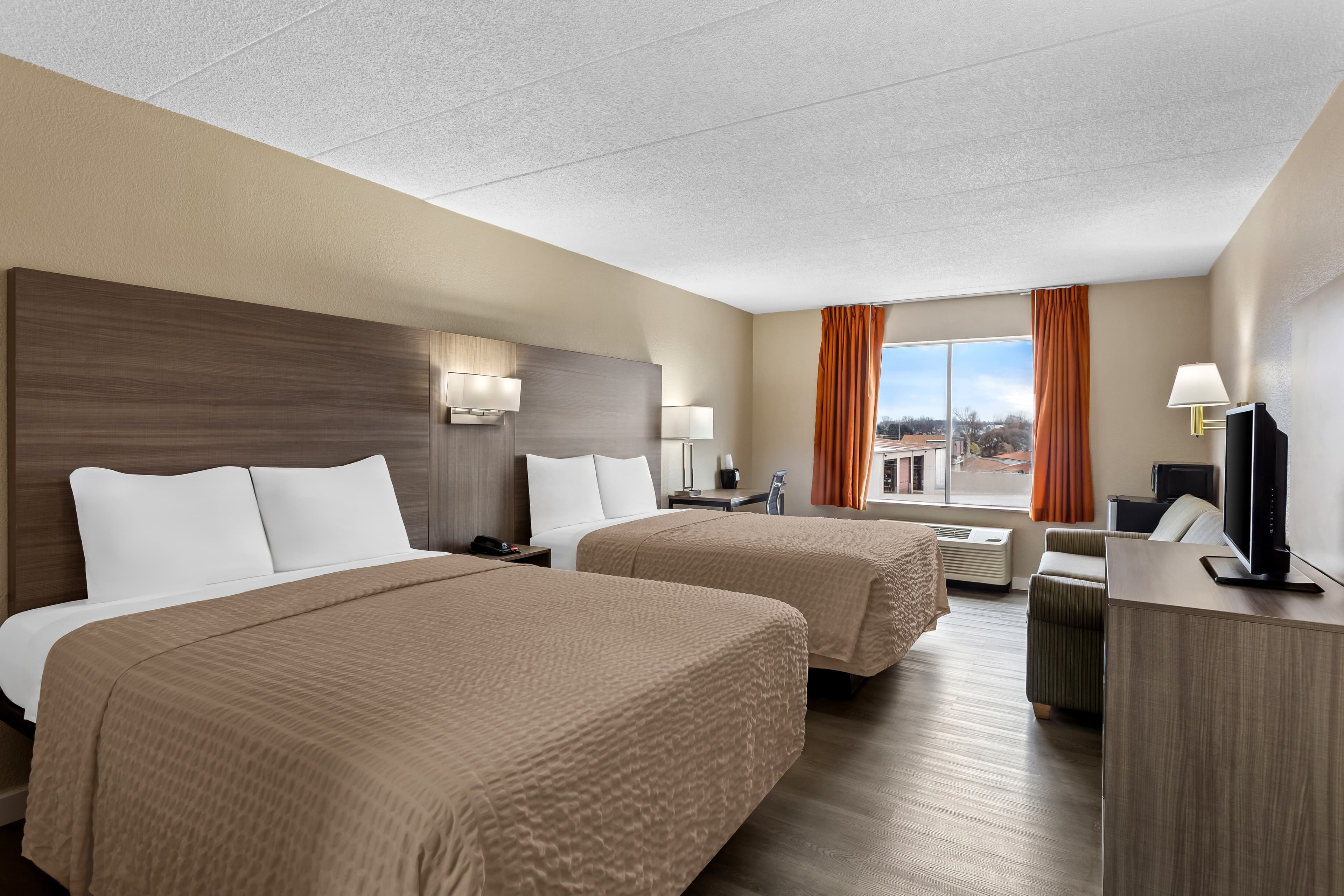 Econo Lodge Willowbrook — 19