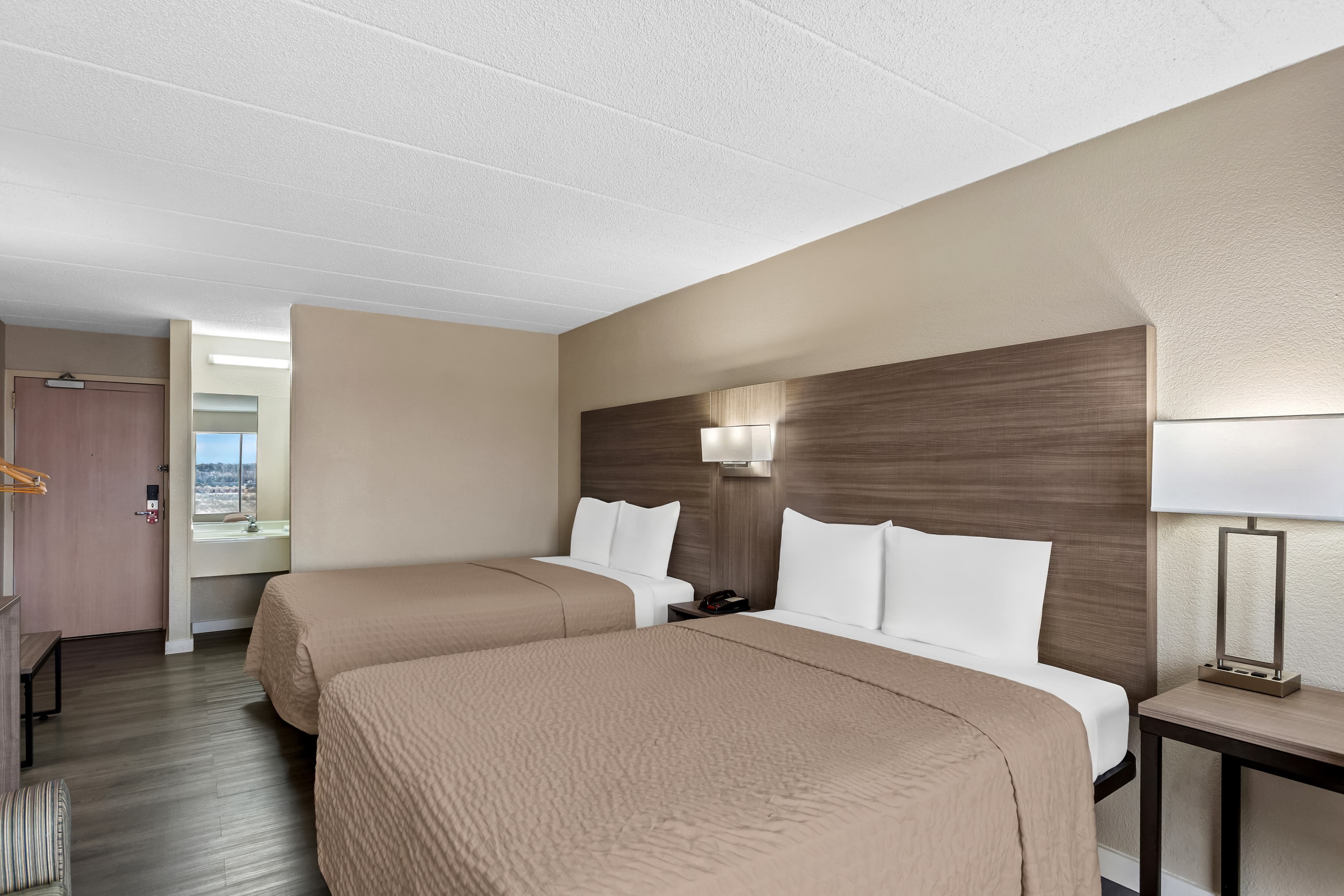 Econo Lodge Willowbrook — 20
