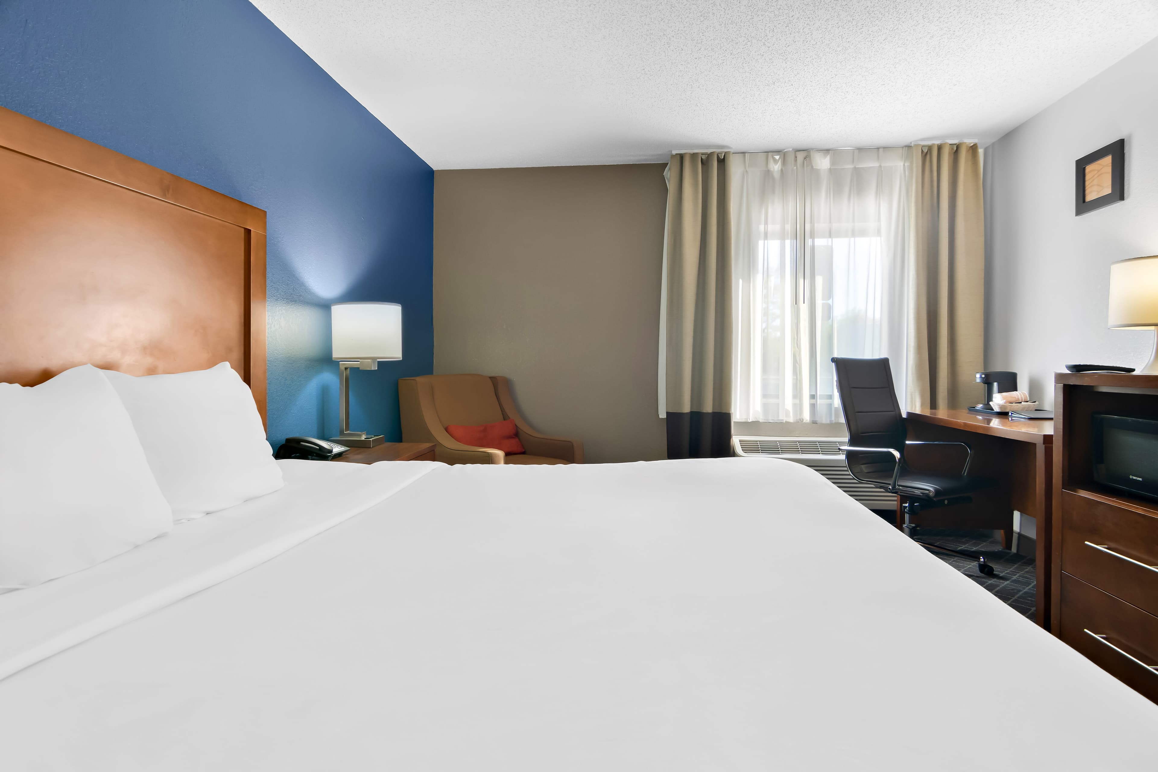 Comfort Inn Joliet West I-80 - Image 3