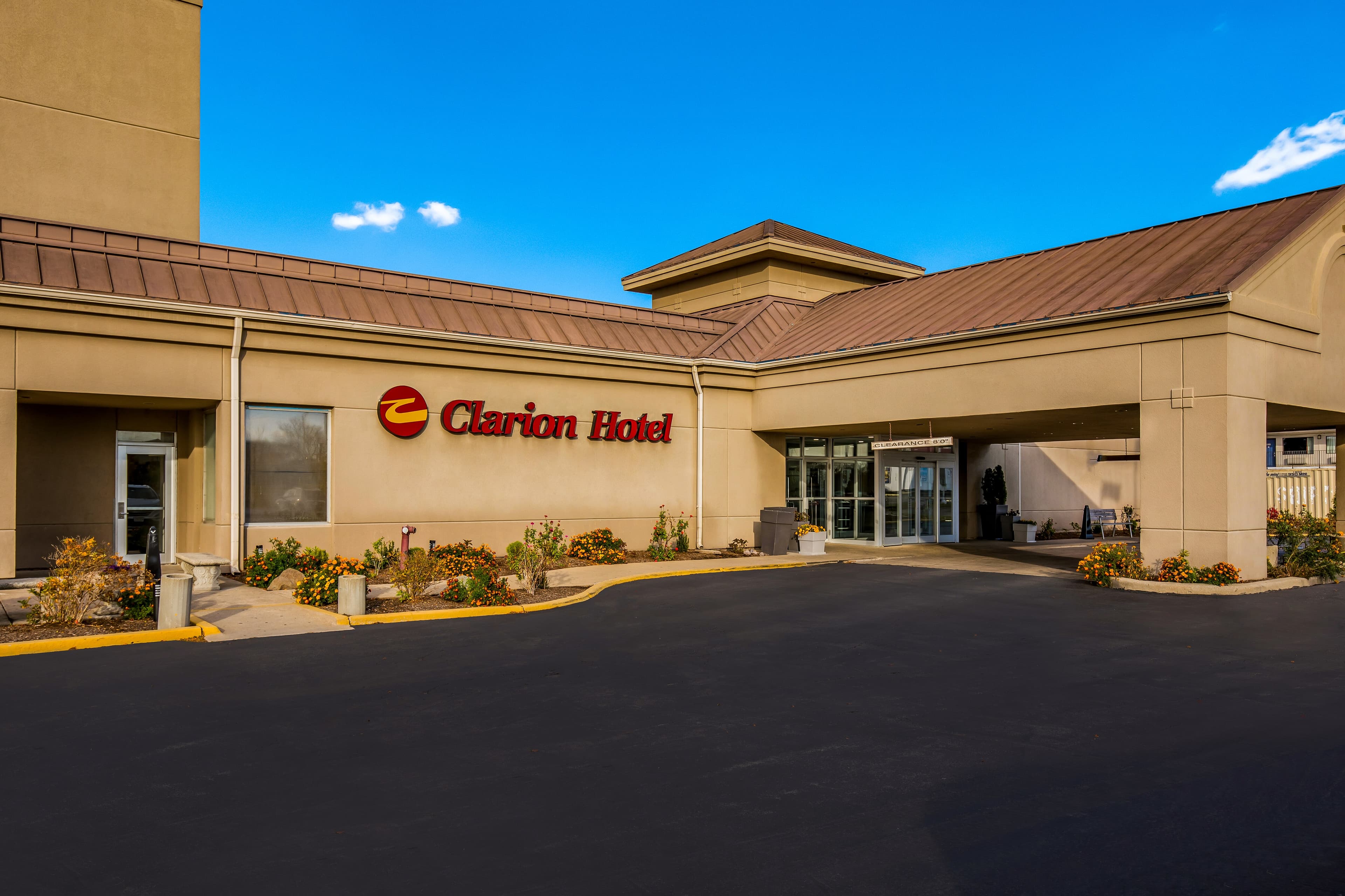 Clarion Hotel & Convention Center Joliet - Image 1