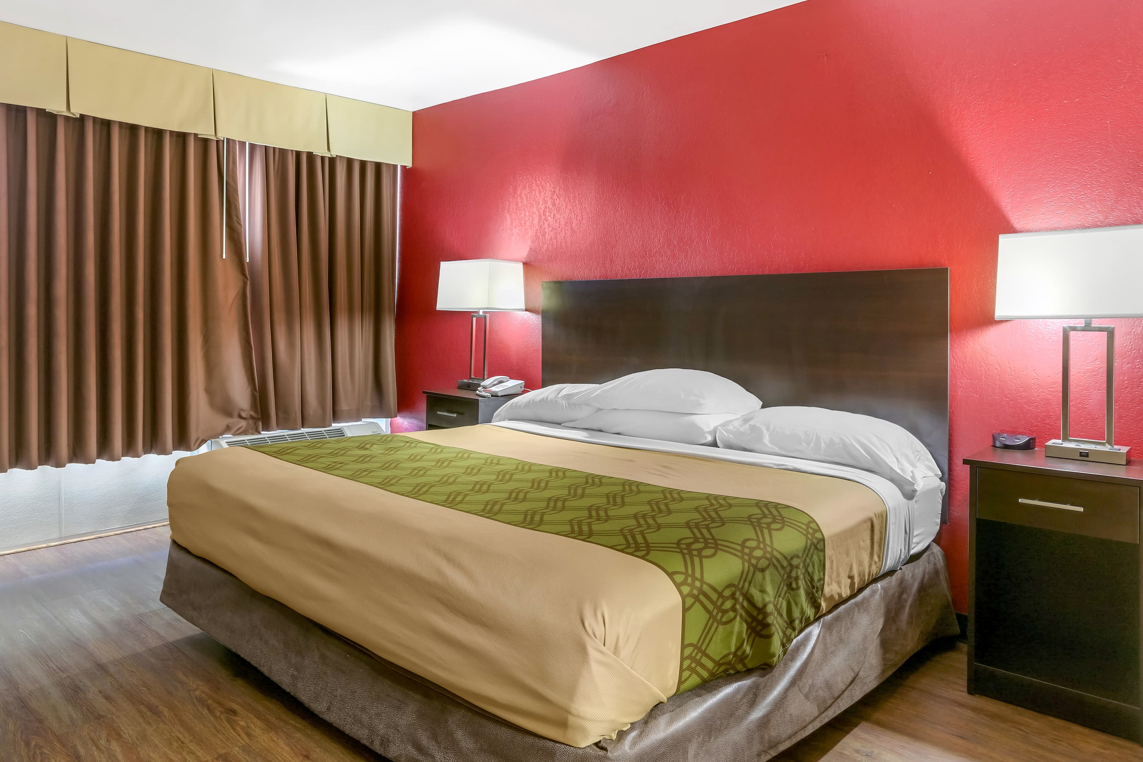 Econo Lodge Shorewood - Image 1
