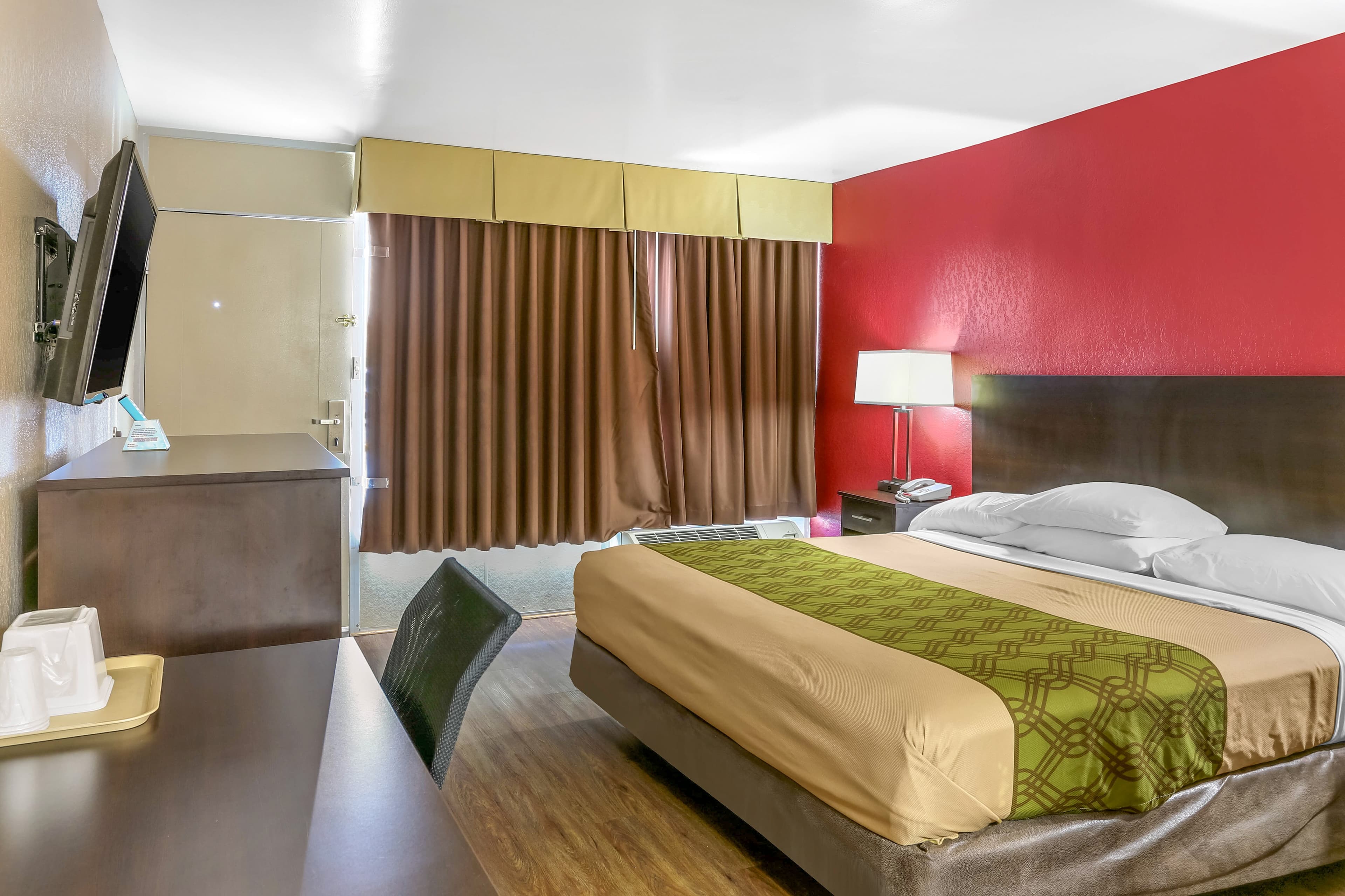 Econo Lodge Shorewood — 13