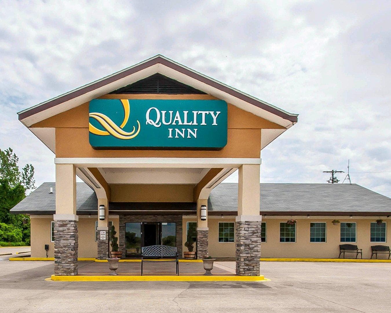 Quality Inn Cairo I-57 - Image 1