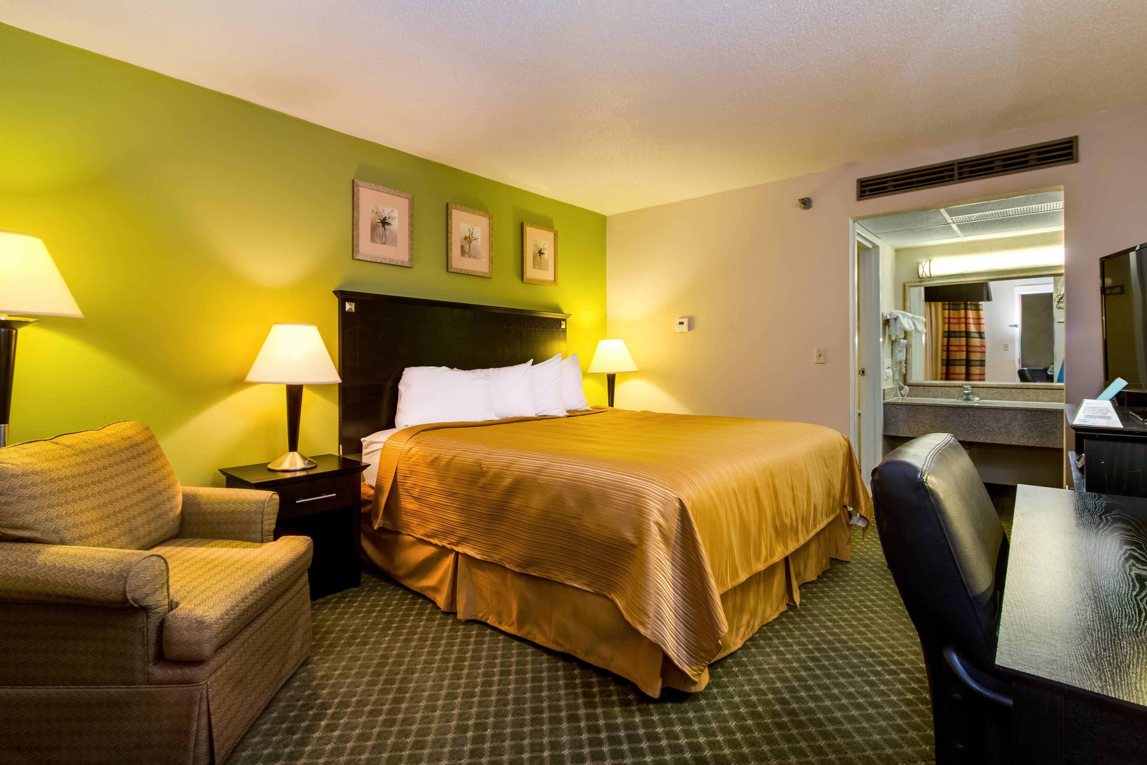 Quality Inn & Suites Moline - Quad Cities — 14