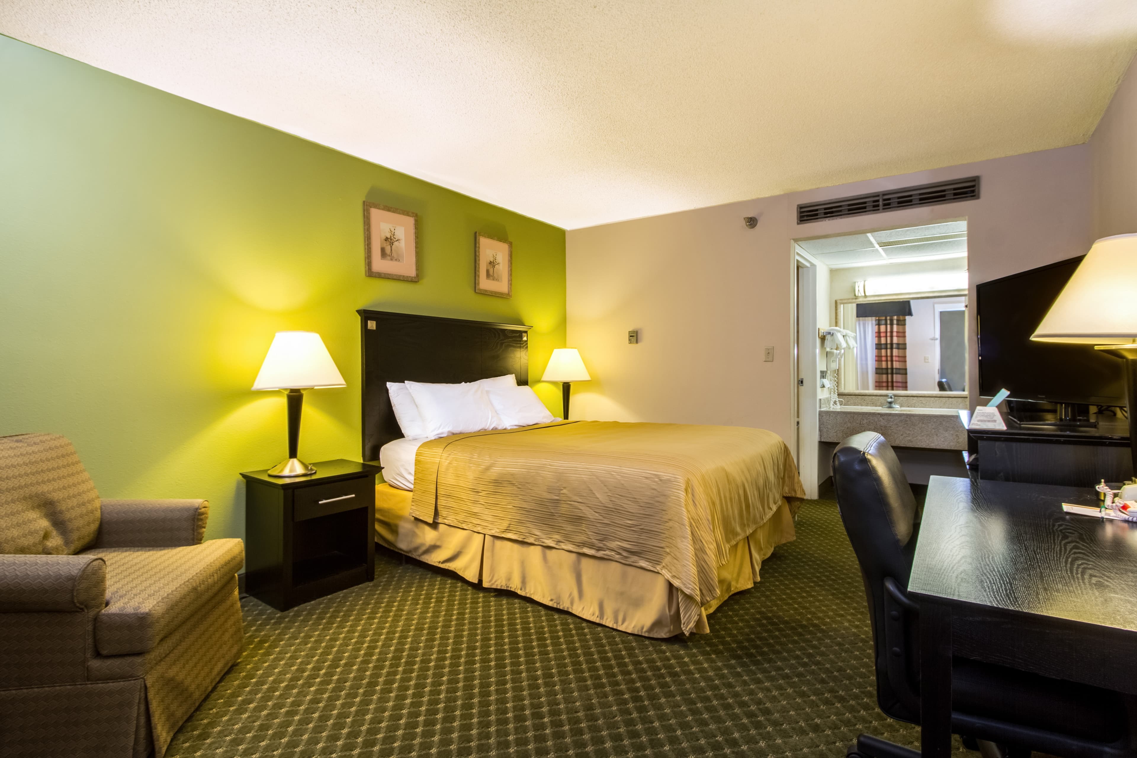 Quality Inn & Suites Moline - Quad Cities — 10