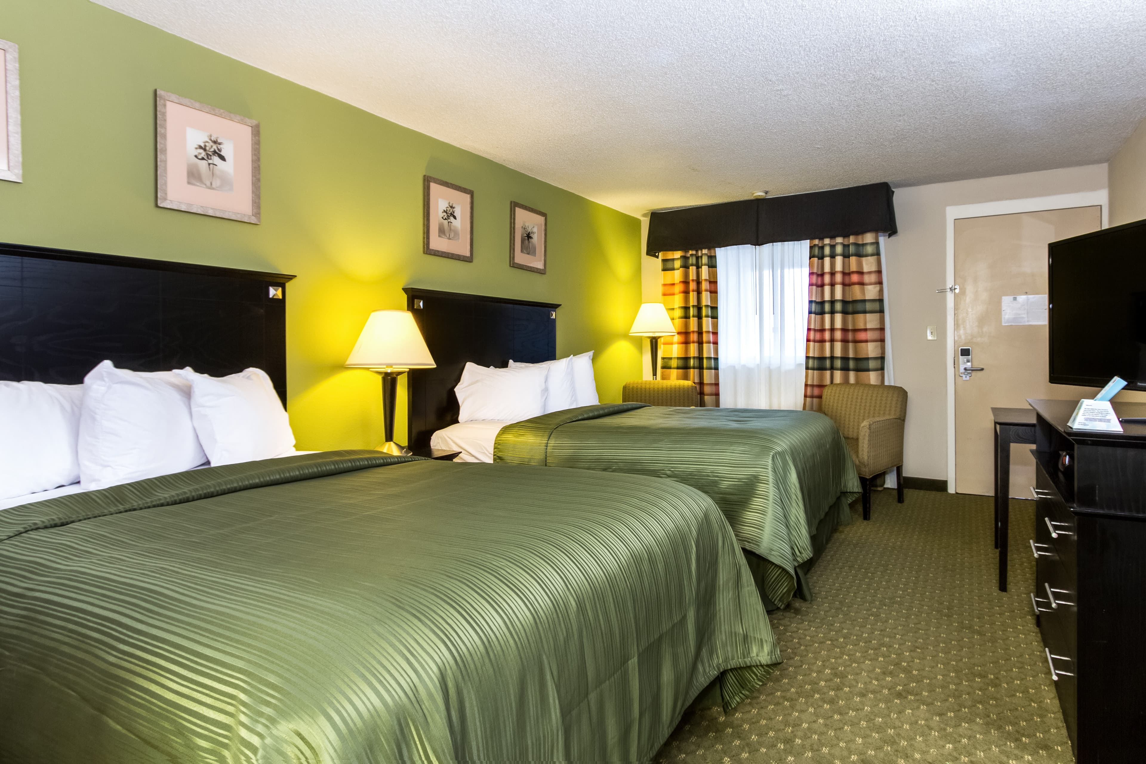Quality Inn & Suites Moline - Quad Cities - Image 3