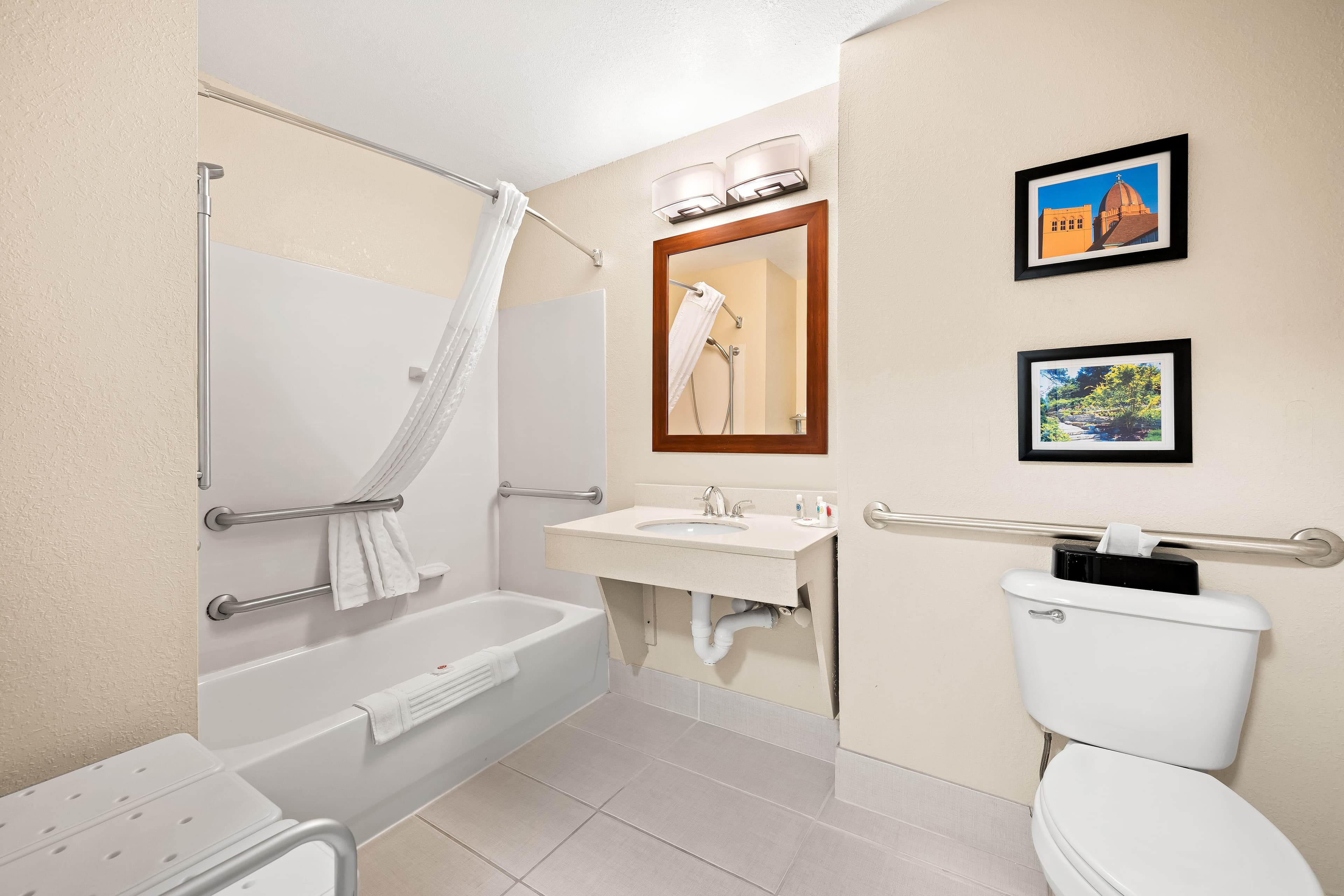 Comfort Inn & Suites Decatur-Forsyth - Image 4