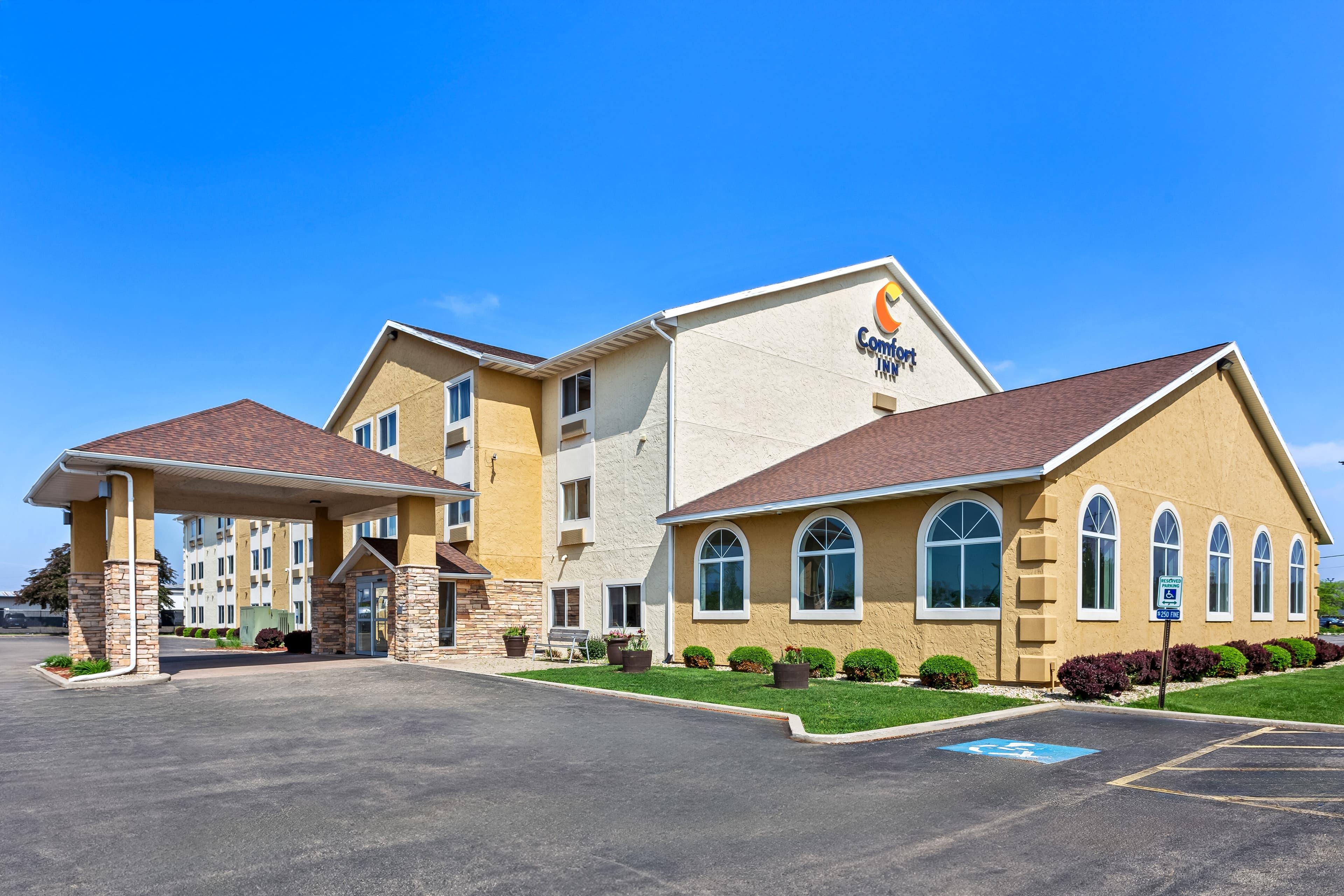 Comfort Inn Ottawa Starved Rock Area - Image 1
