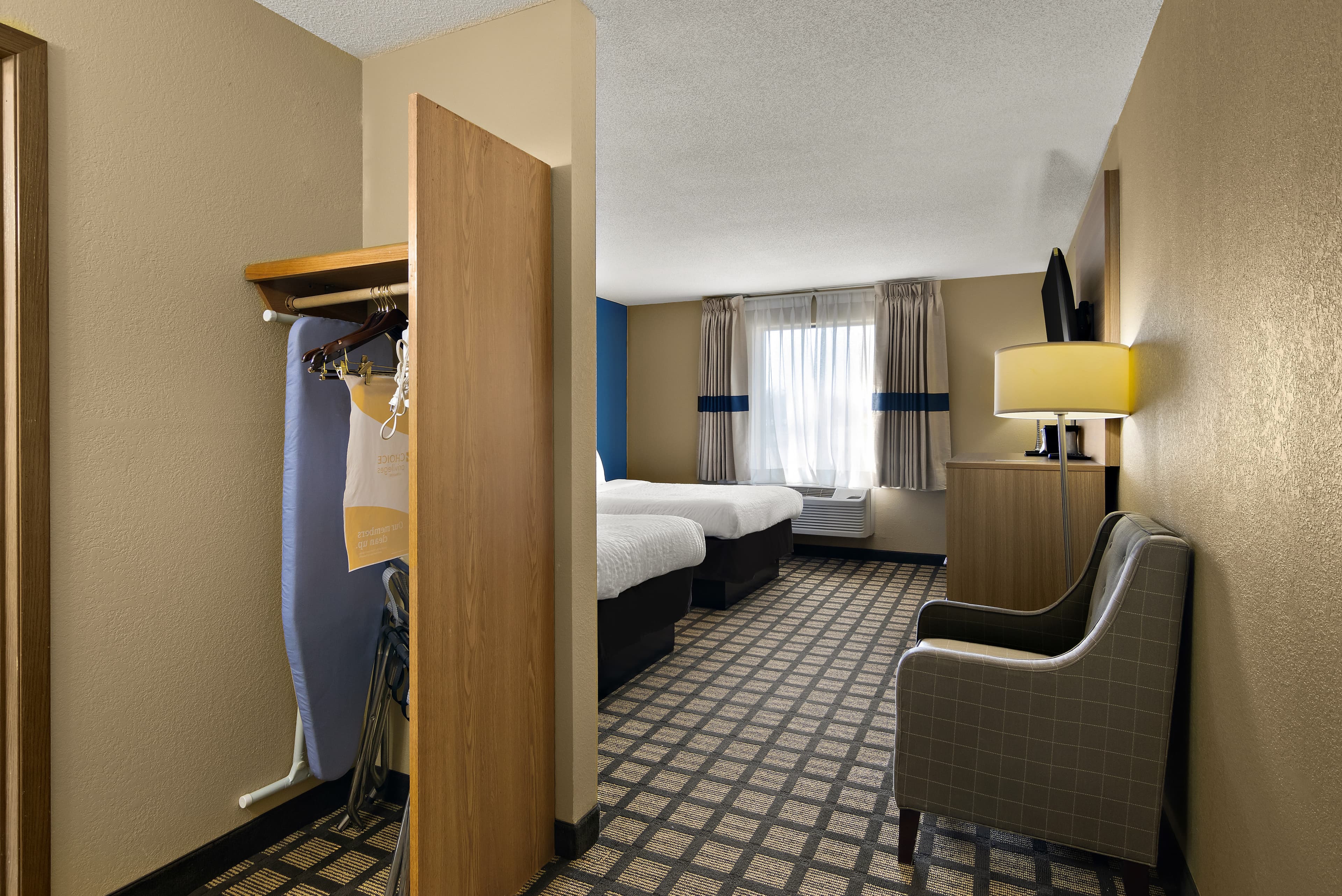 Clarion Pointe Bloomington - Normal near I-55 and University — 7