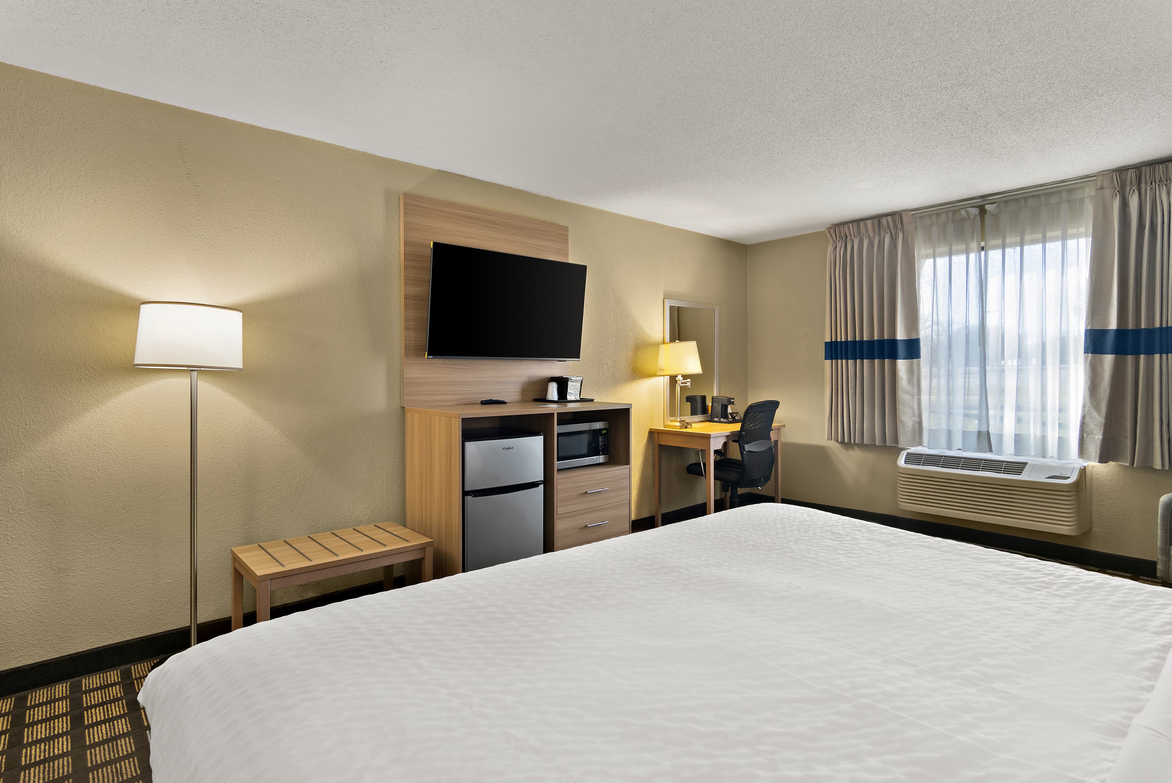 Clarion Pointe Bloomington - Normal near I-55 and University — 10