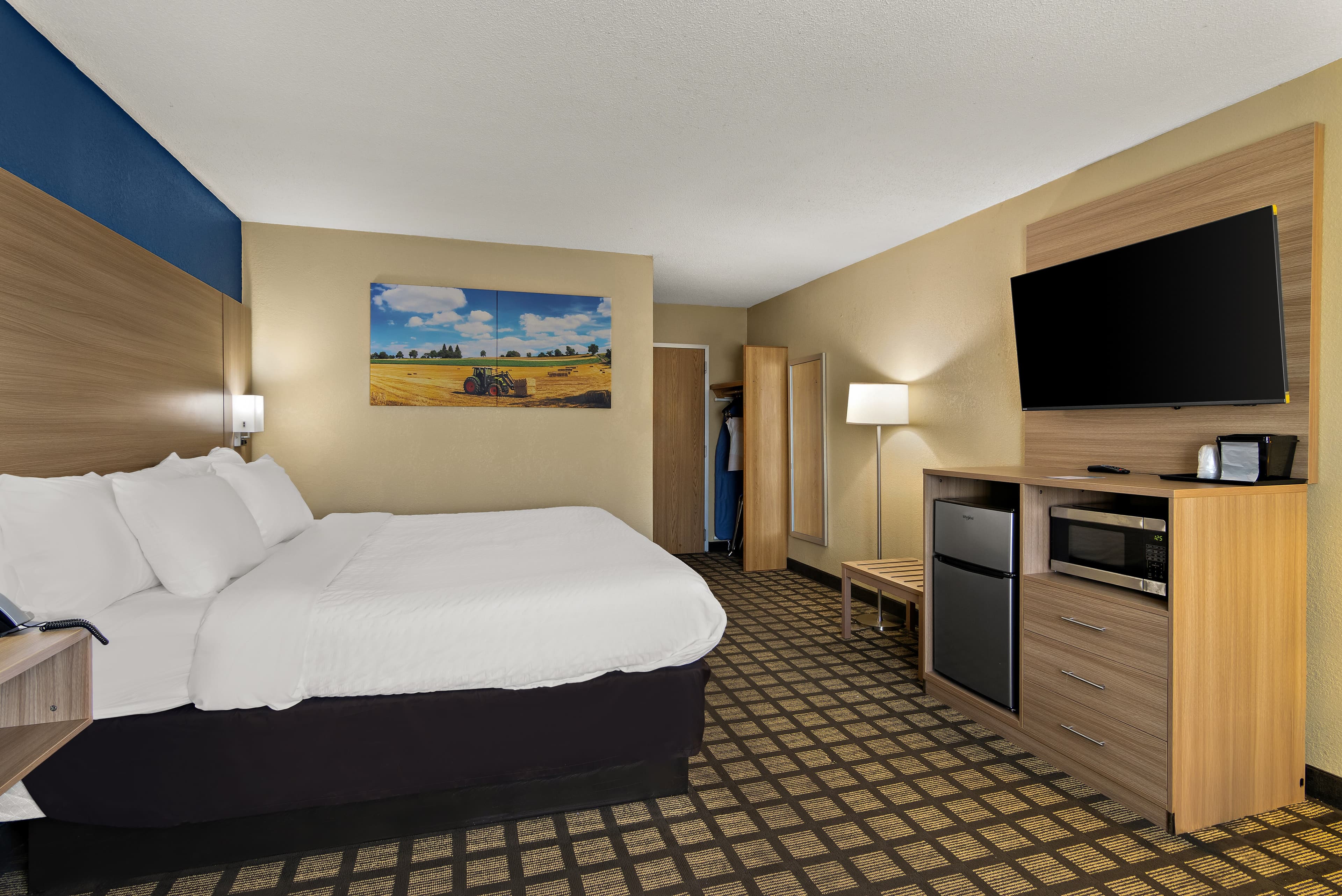 Clarion Pointe Bloomington - Normal near I-55 and University — 11
