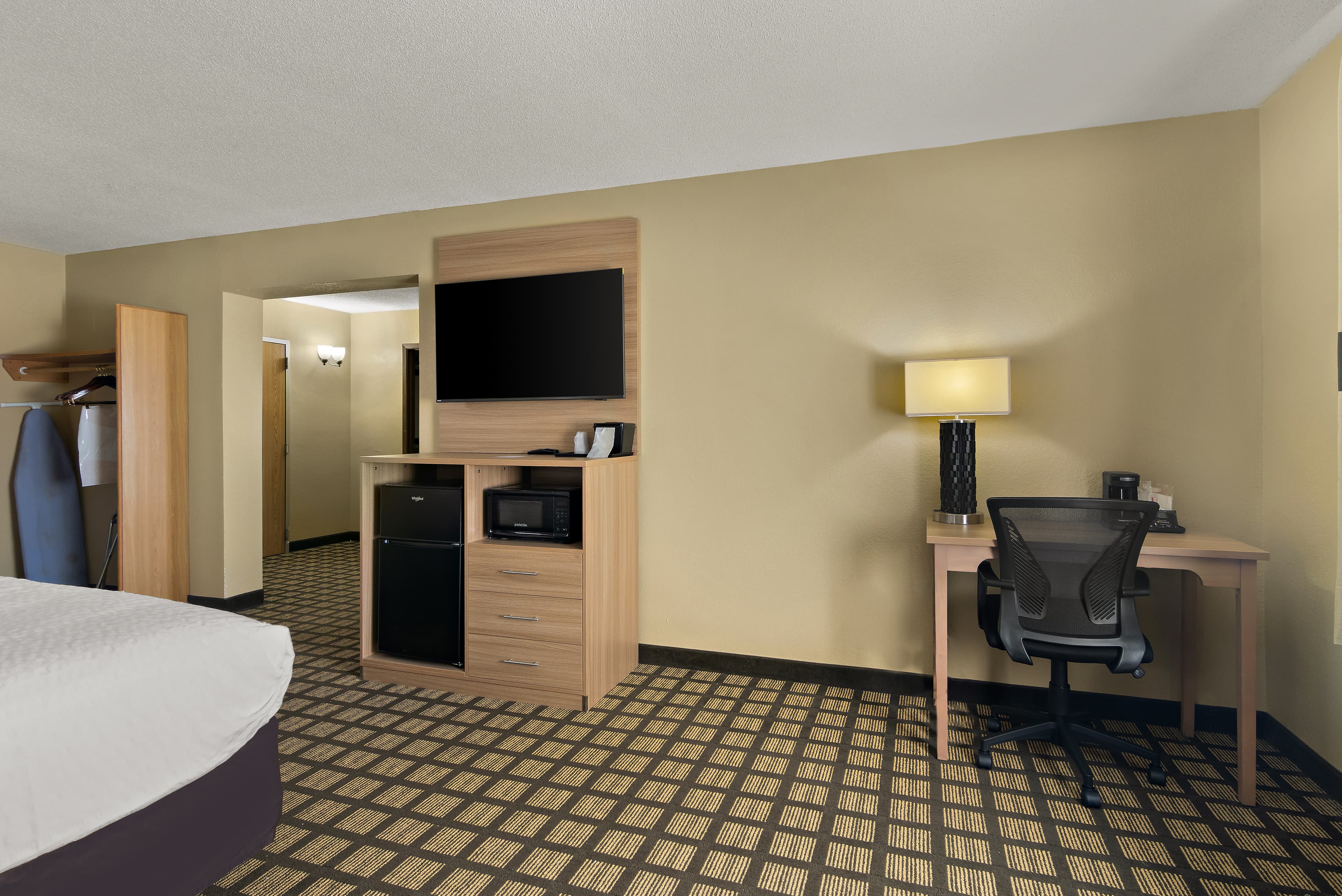 Clarion Pointe Bloomington - Normal near I-55 and University — 14