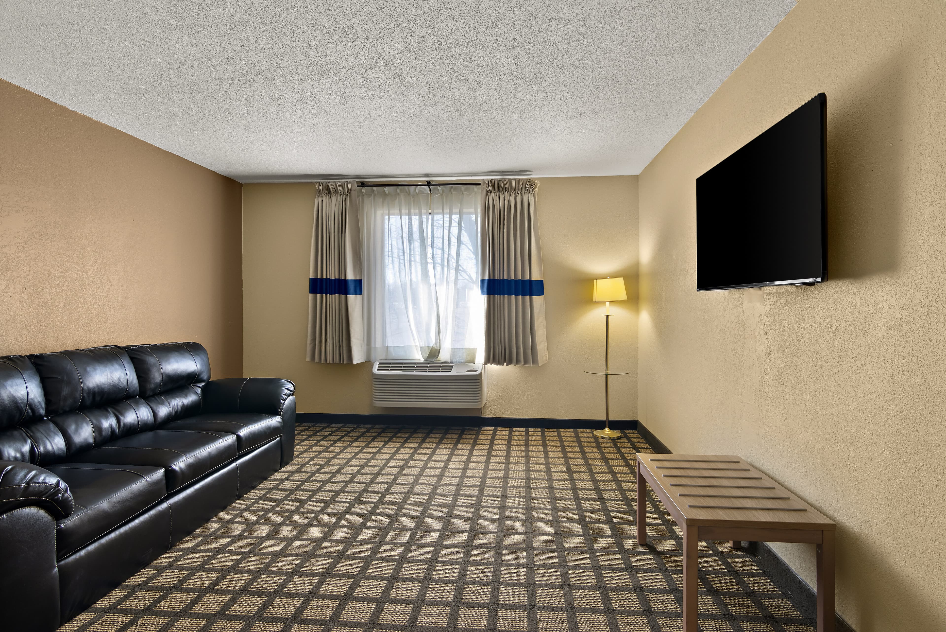 Clarion Pointe Bloomington - Normal near I-55 and University — 16