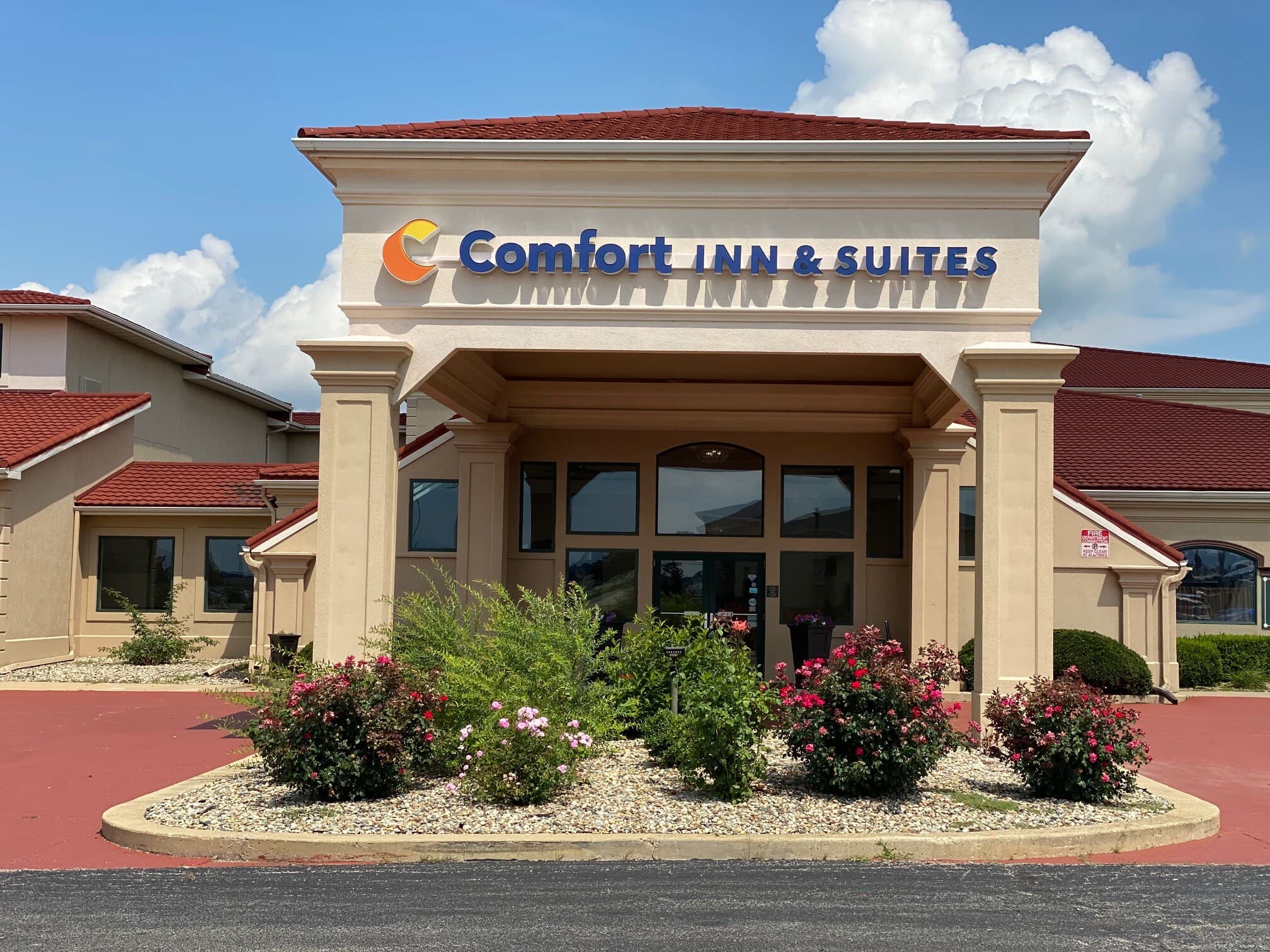 Comfort Inn & Suites Morton - Peoria - Image 1
