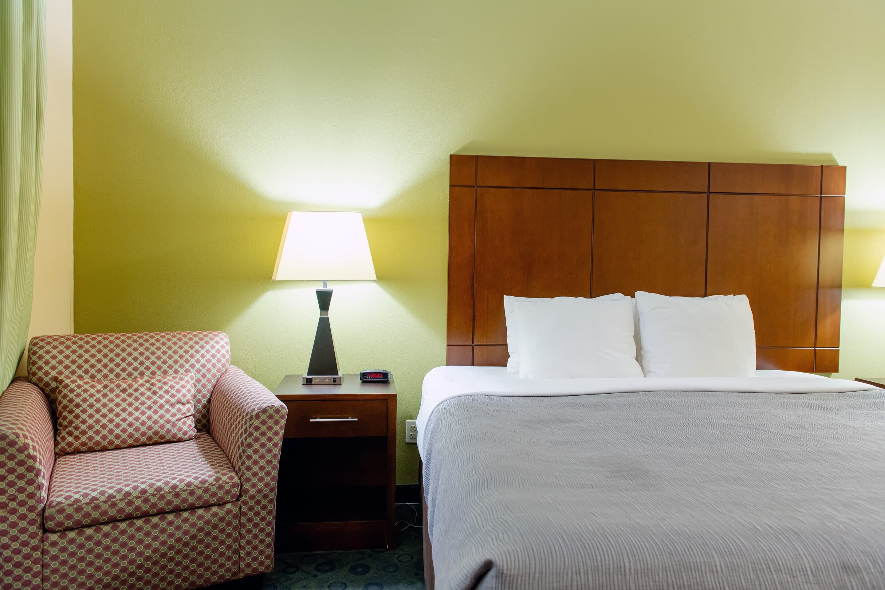 Quality Inn & Suites Bloomington I-55 and I-74 - Image 2