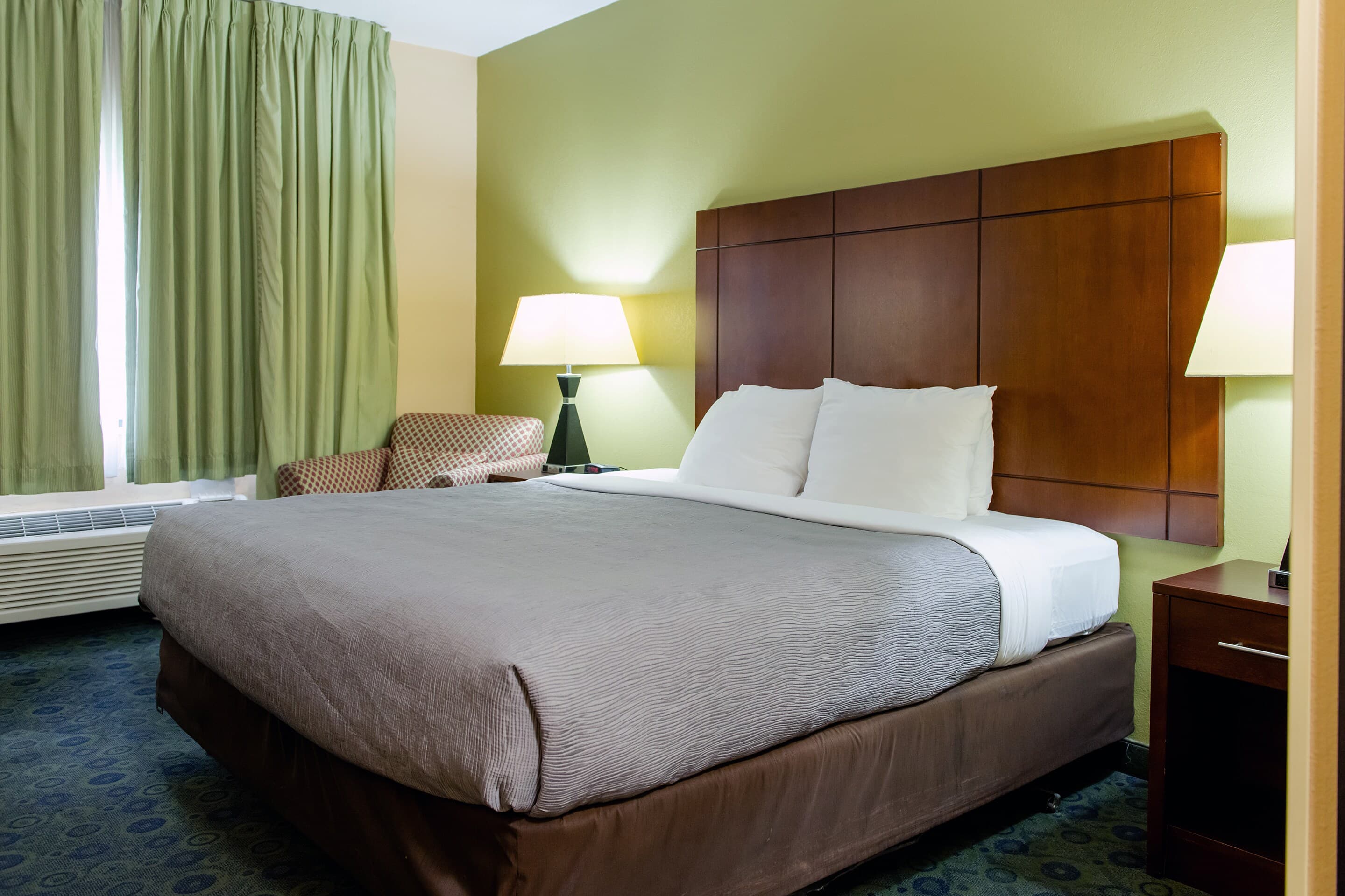 Quality Inn & Suites Bloomington I-55 and I-74 - Image 4
