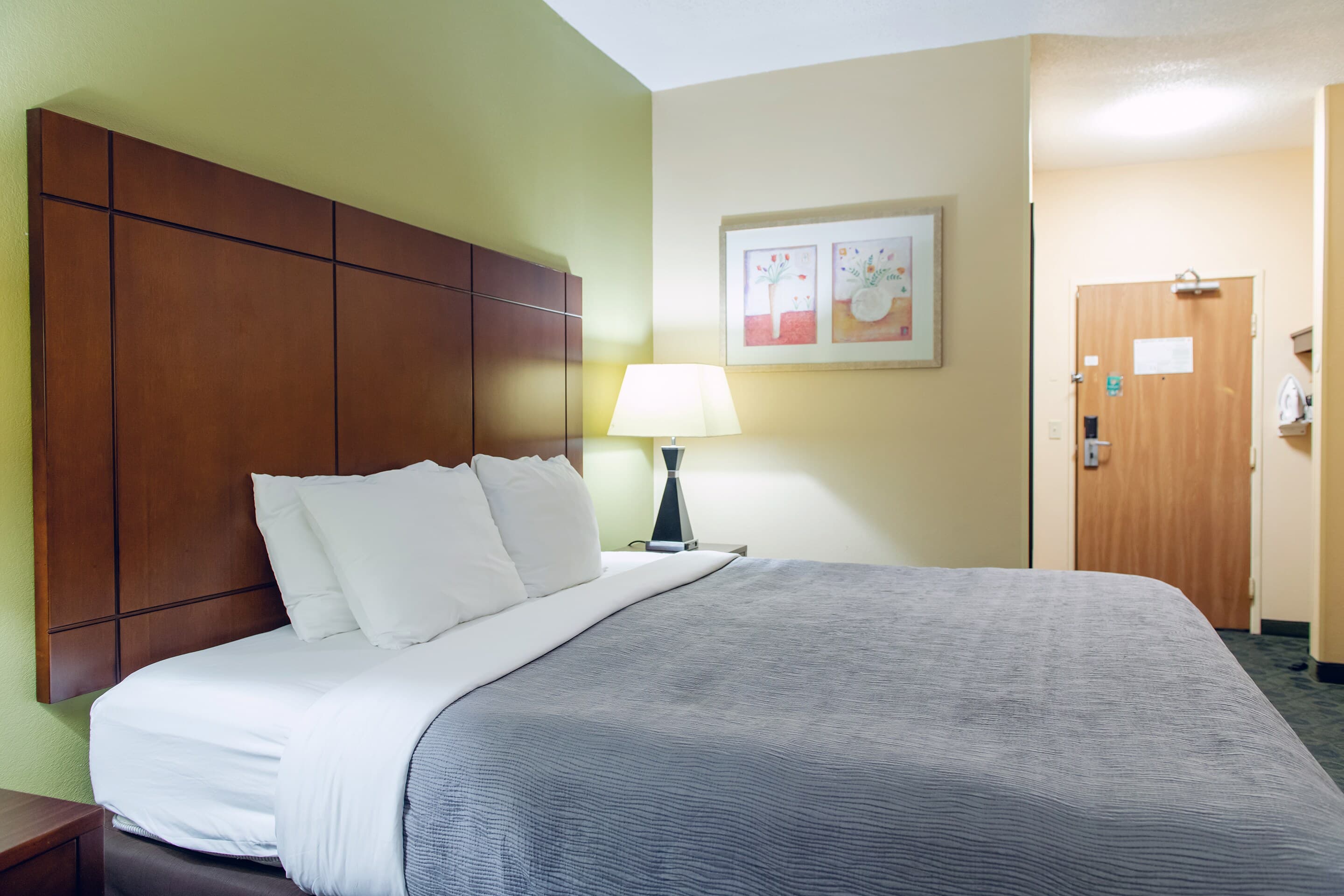 Quality Inn & Suites Bloomington I-55 and I-74 - Image 5