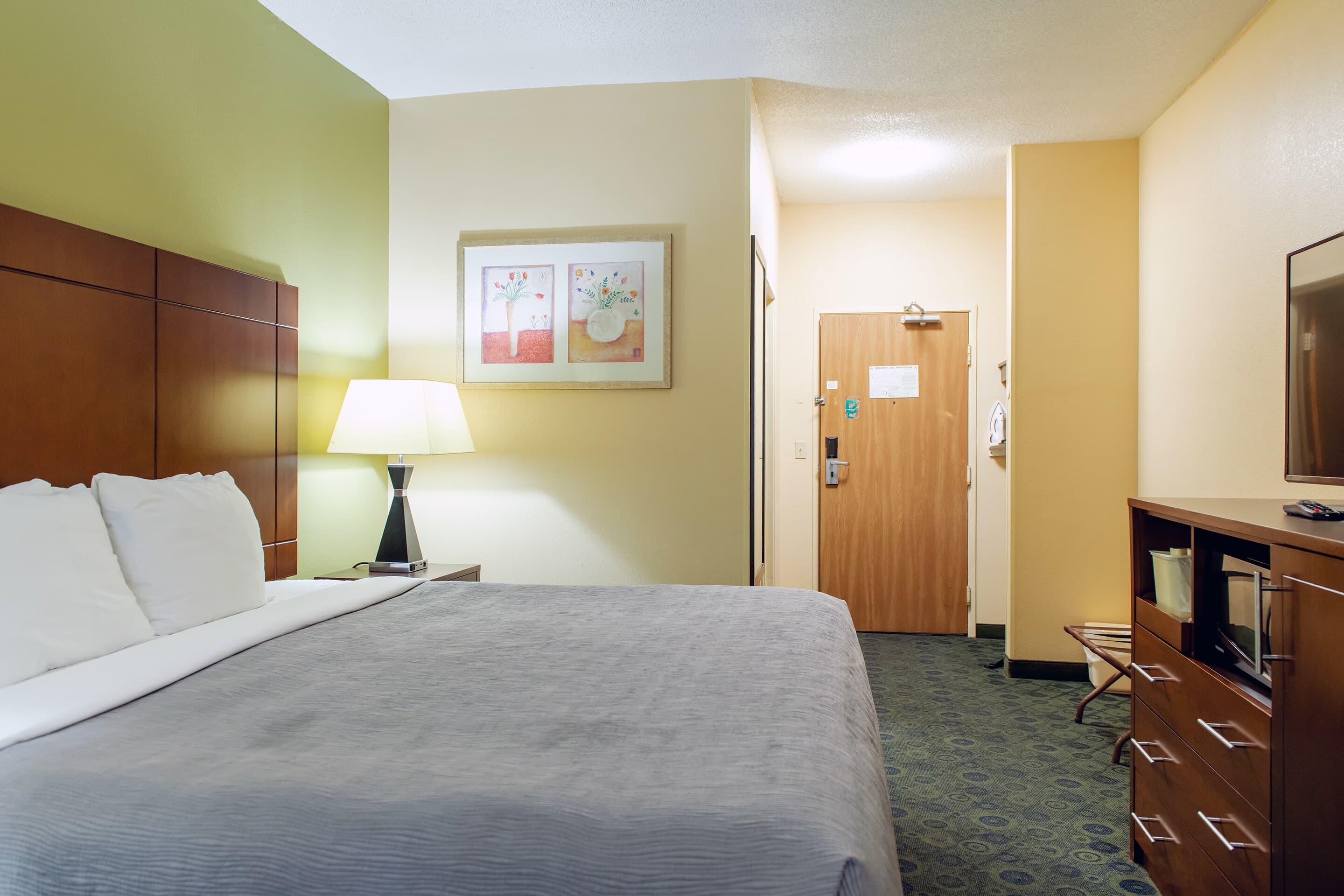 Quality Inn & Suites Bloomington I-55 and I-74 — 6