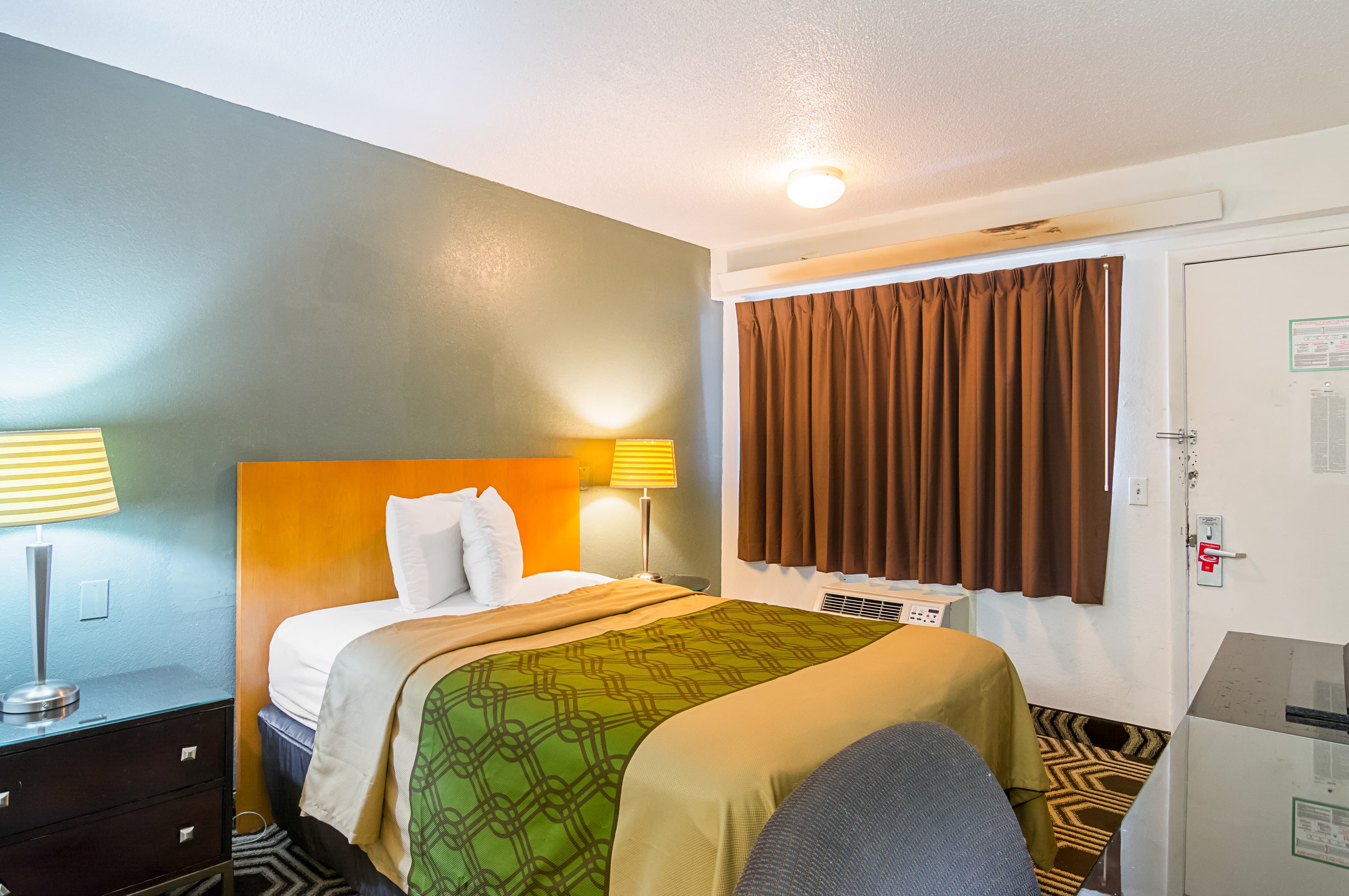 Econo Lodge South Holland - Chicago Southland — 9