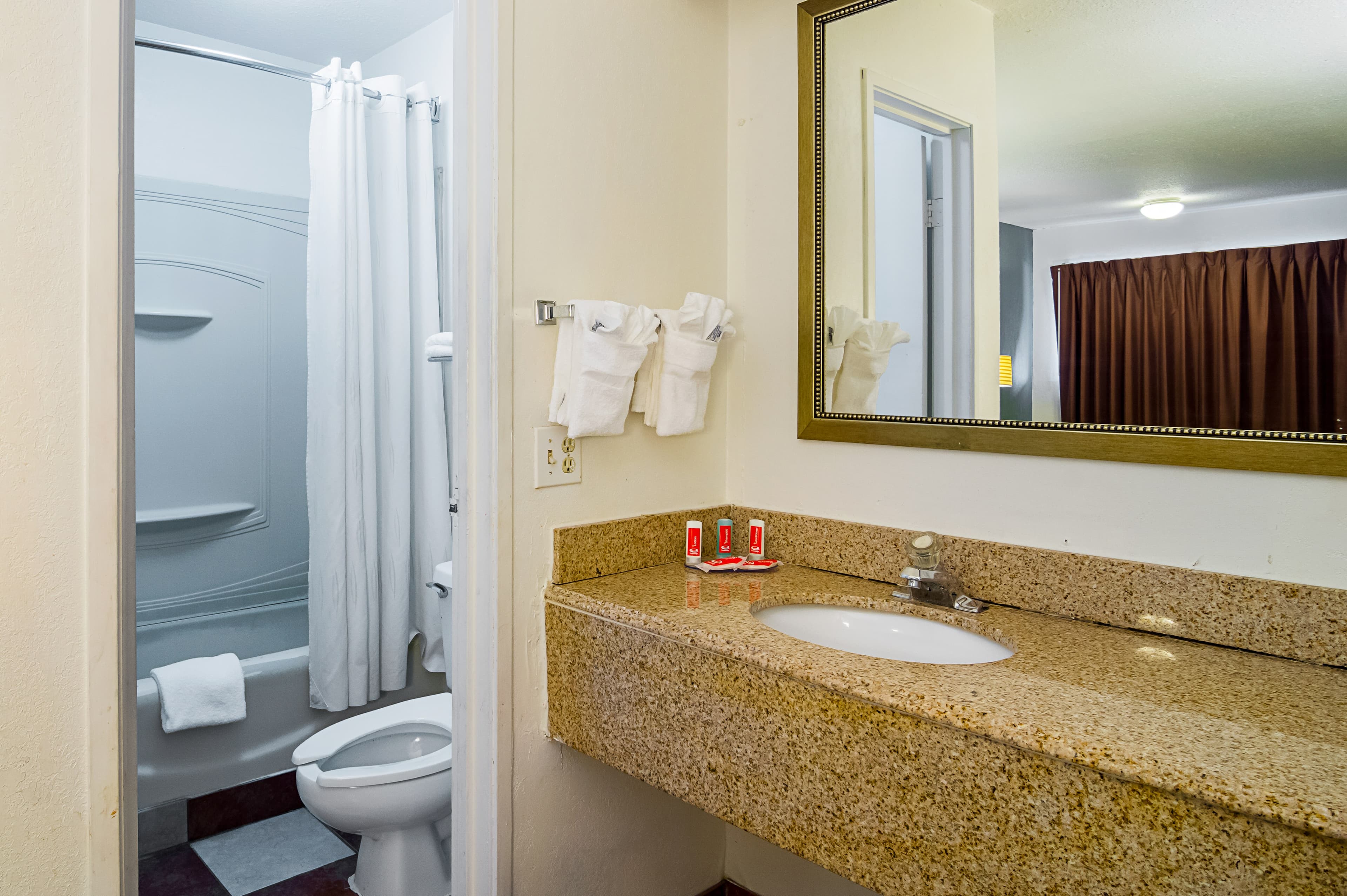 Econo Lodge South Holland - Chicago Southland — 21