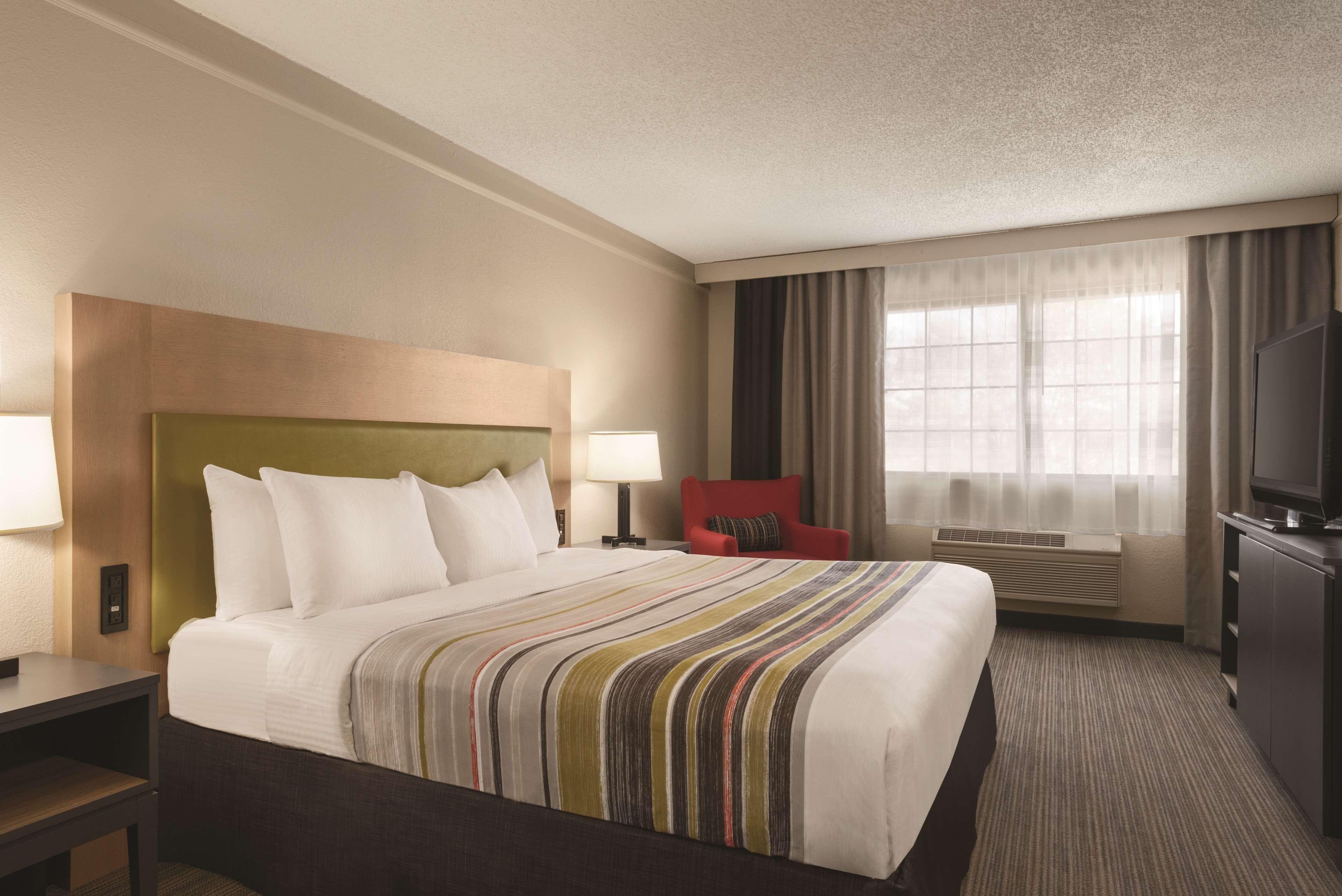 Country Inn & Suites by Radisson, Hoffman Estates, IL - Image 2