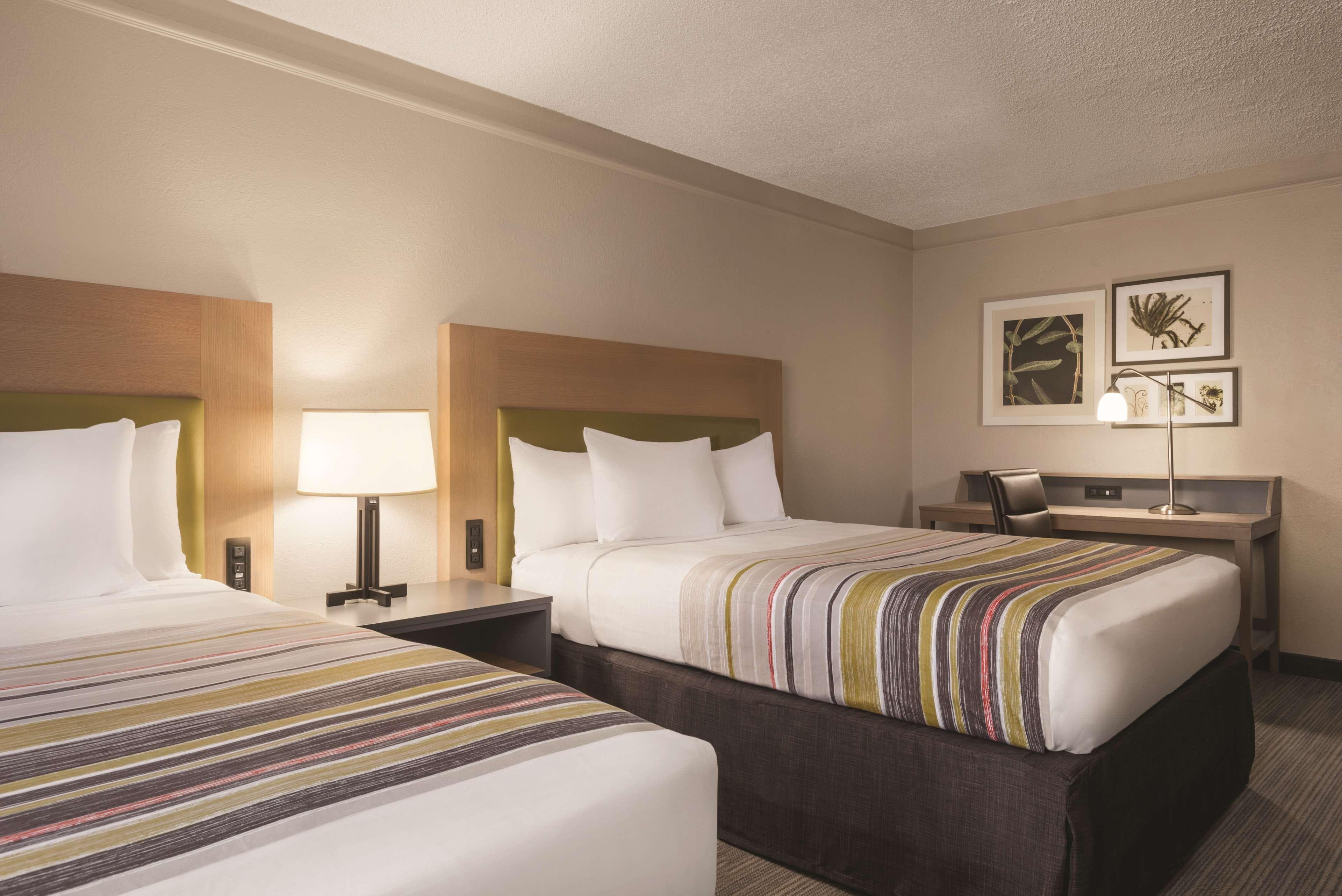 Country Inn & Suites by Radisson, Hoffman Estates, IL - Image 5