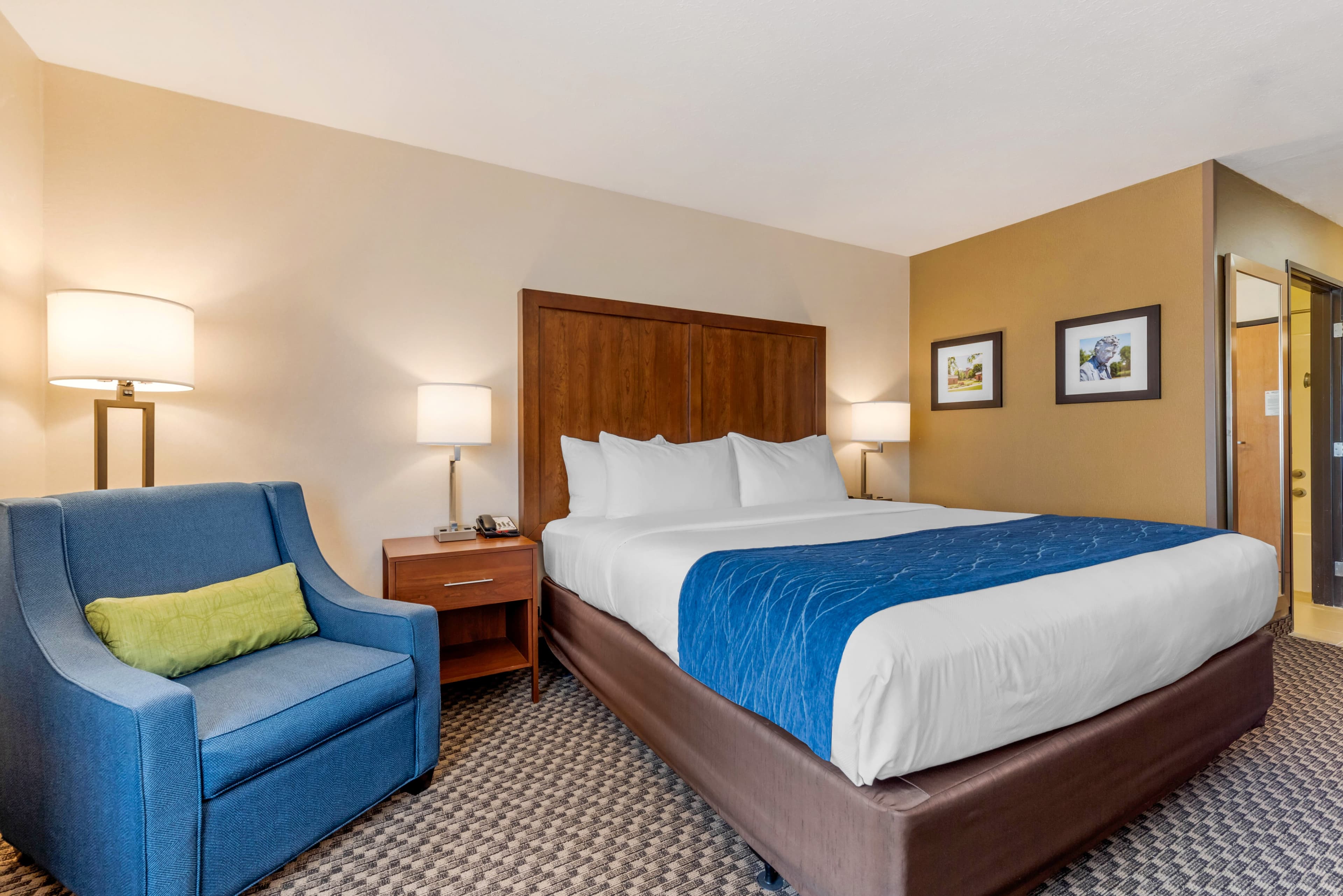 Comfort Inn & Suites near Route 66 - Image 5