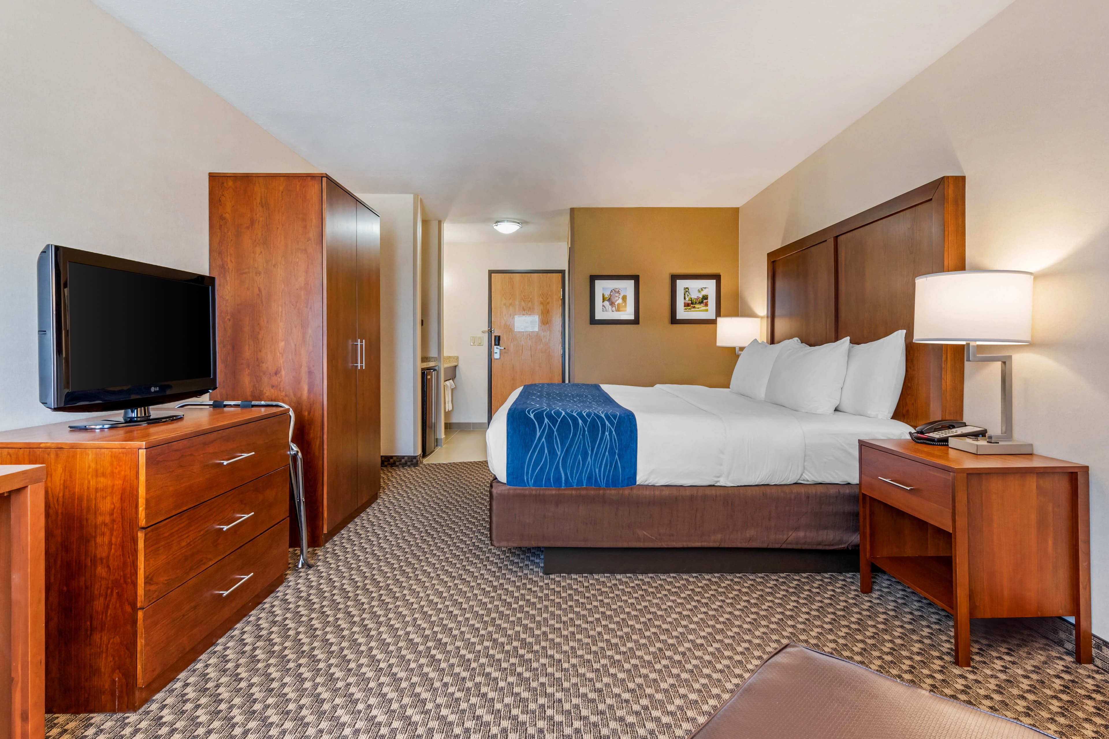 Comfort Inn & Suites near Route 66 — 16