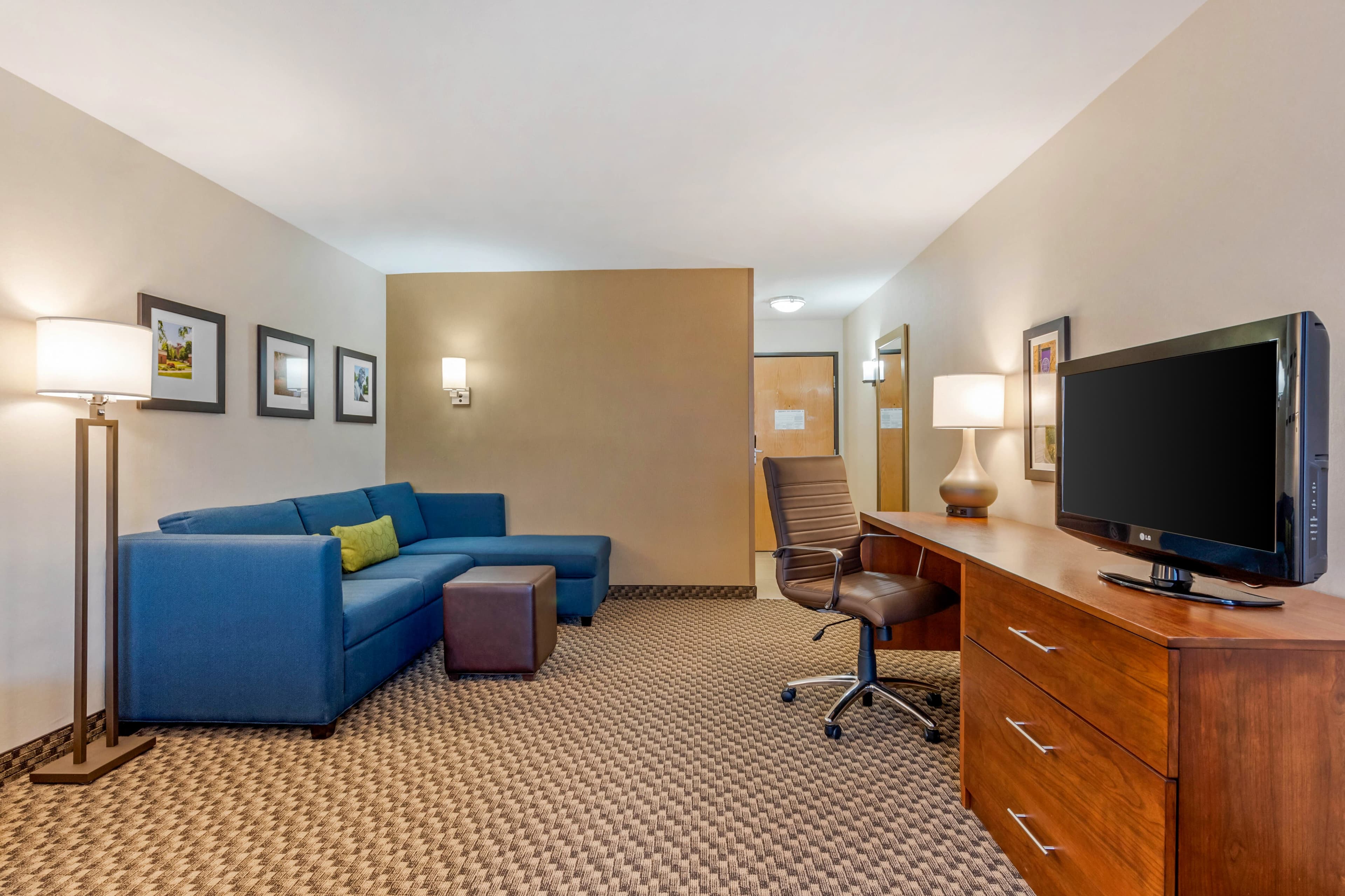 Comfort Inn & Suites near Route 66 — 33