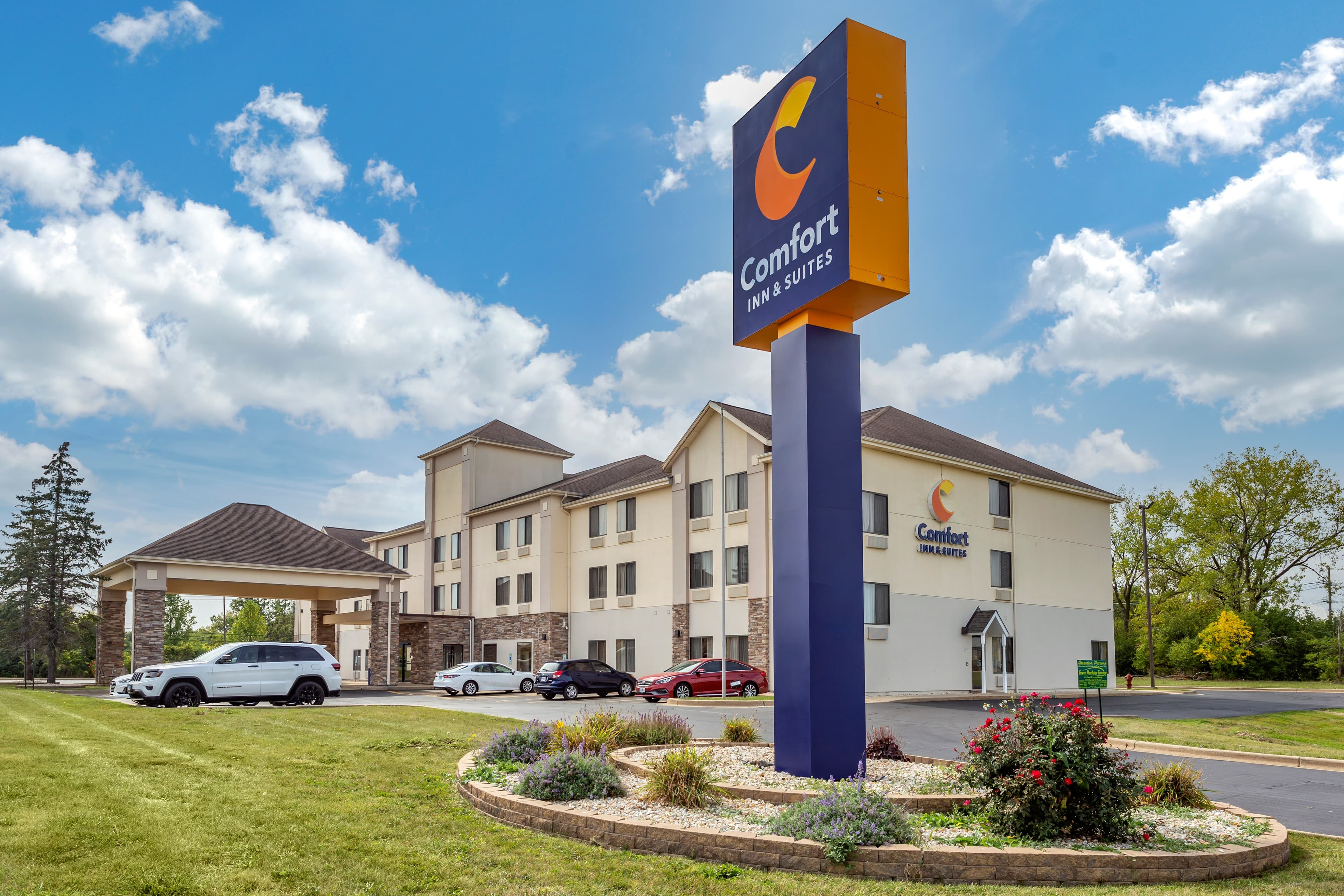Comfort Inn & Suites North Aurora - Naperville - Image 1