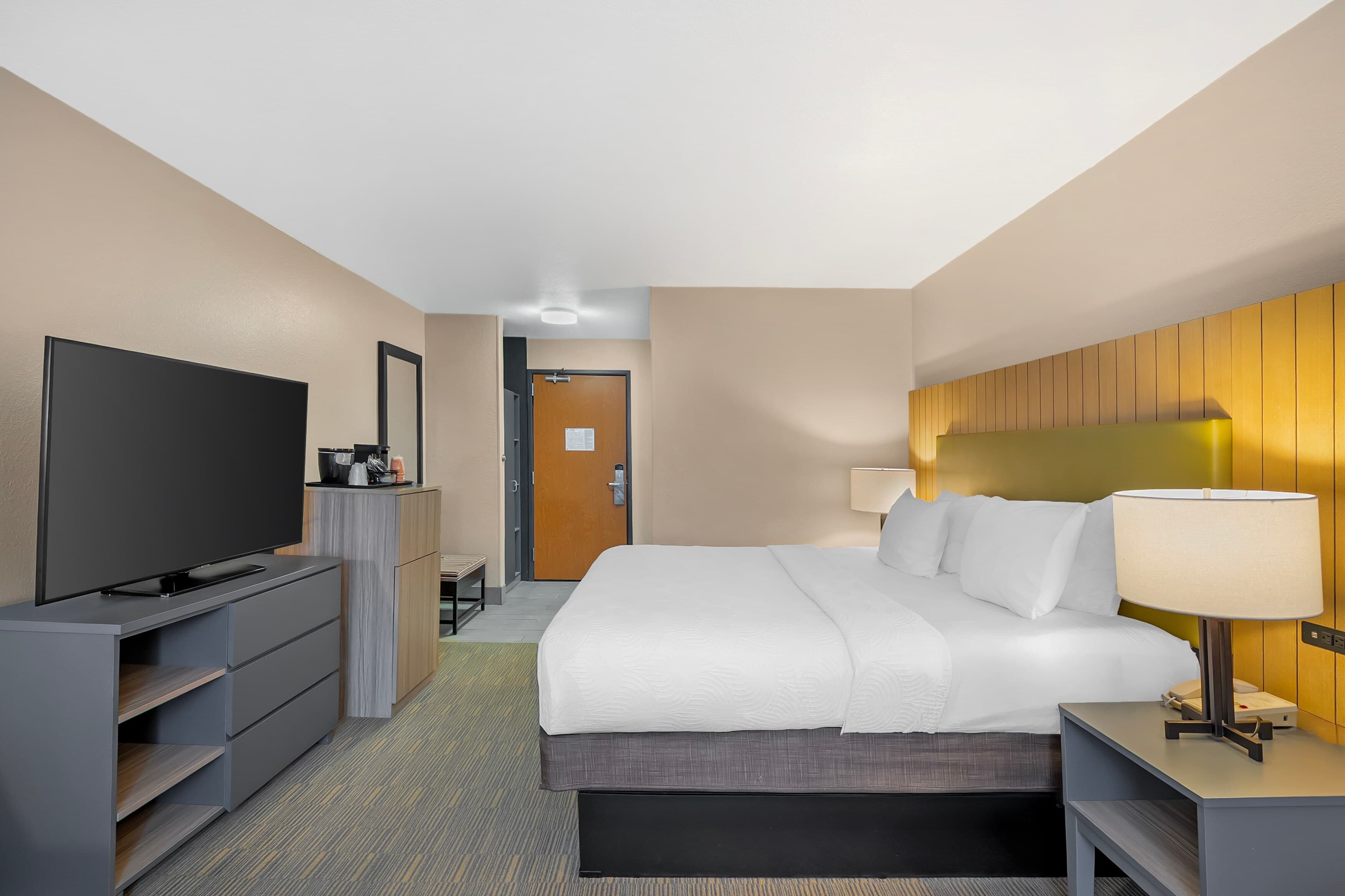 Country Inn & Suites by Radisson, Fairview Heights, IL - Image 4