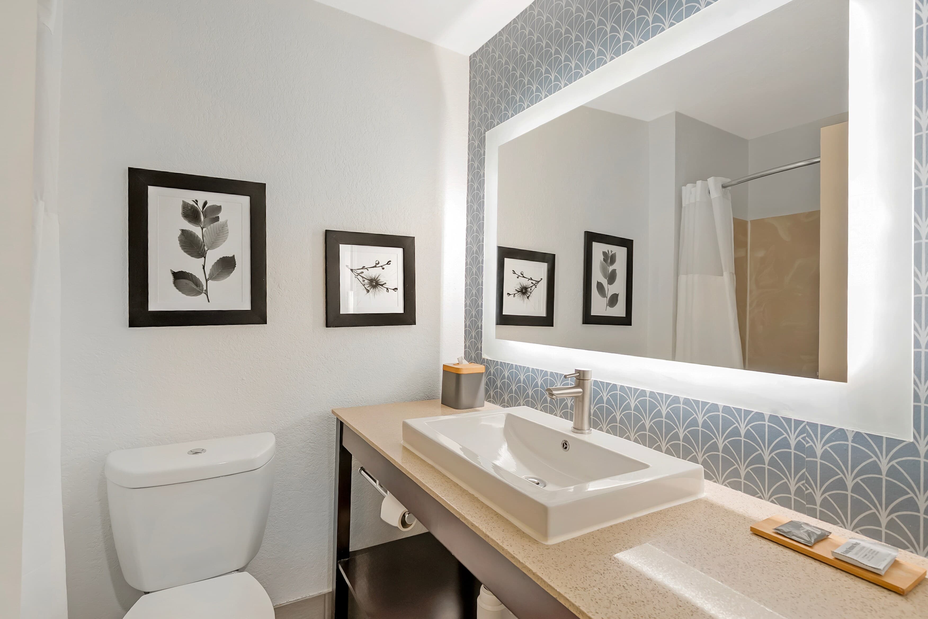 Country Inn & Suites by Radisson, Fairview Heights, IL - Image 5